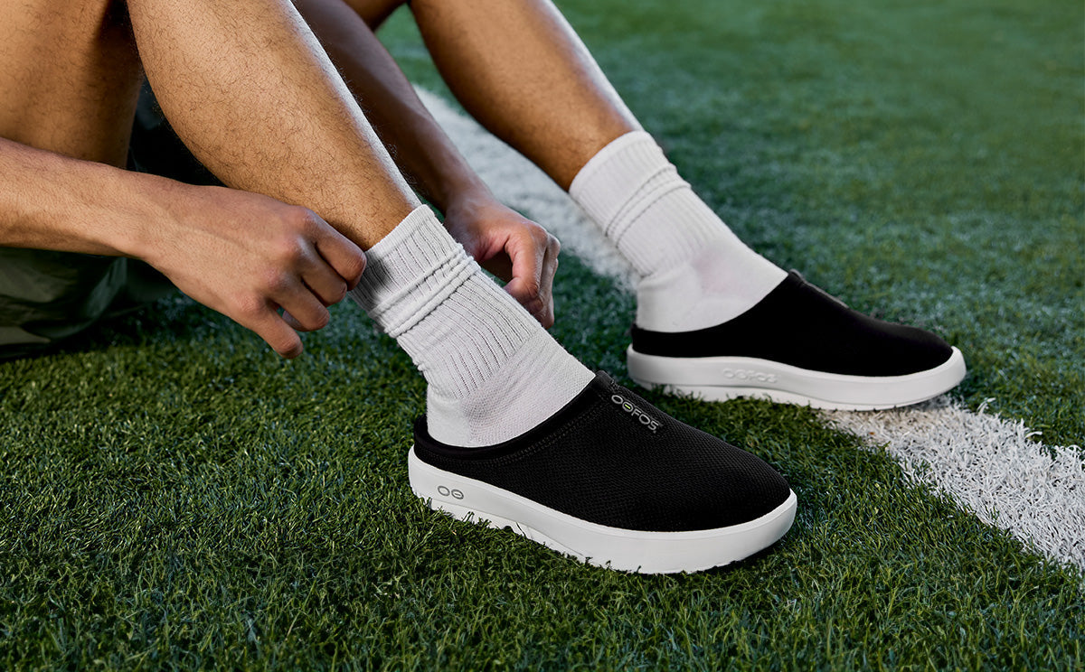 Oofos Men's Mesh Slipper White & Black