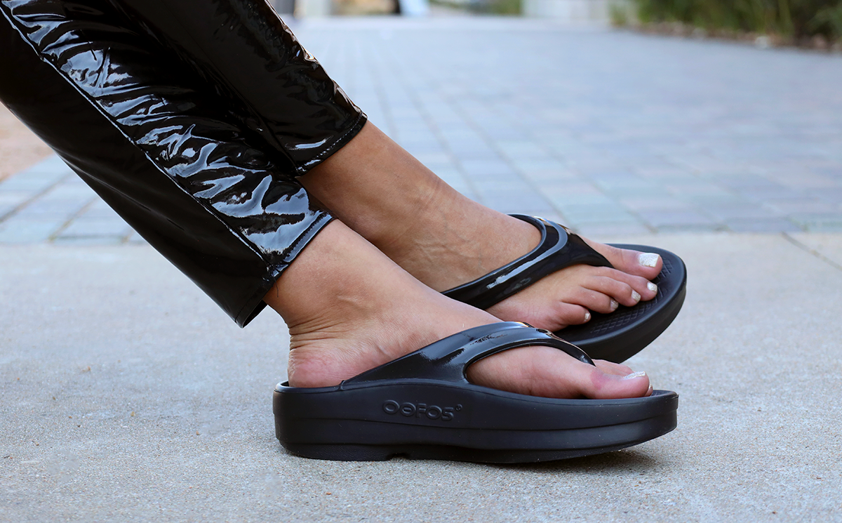 Oofos Women's Platform Sandal Black