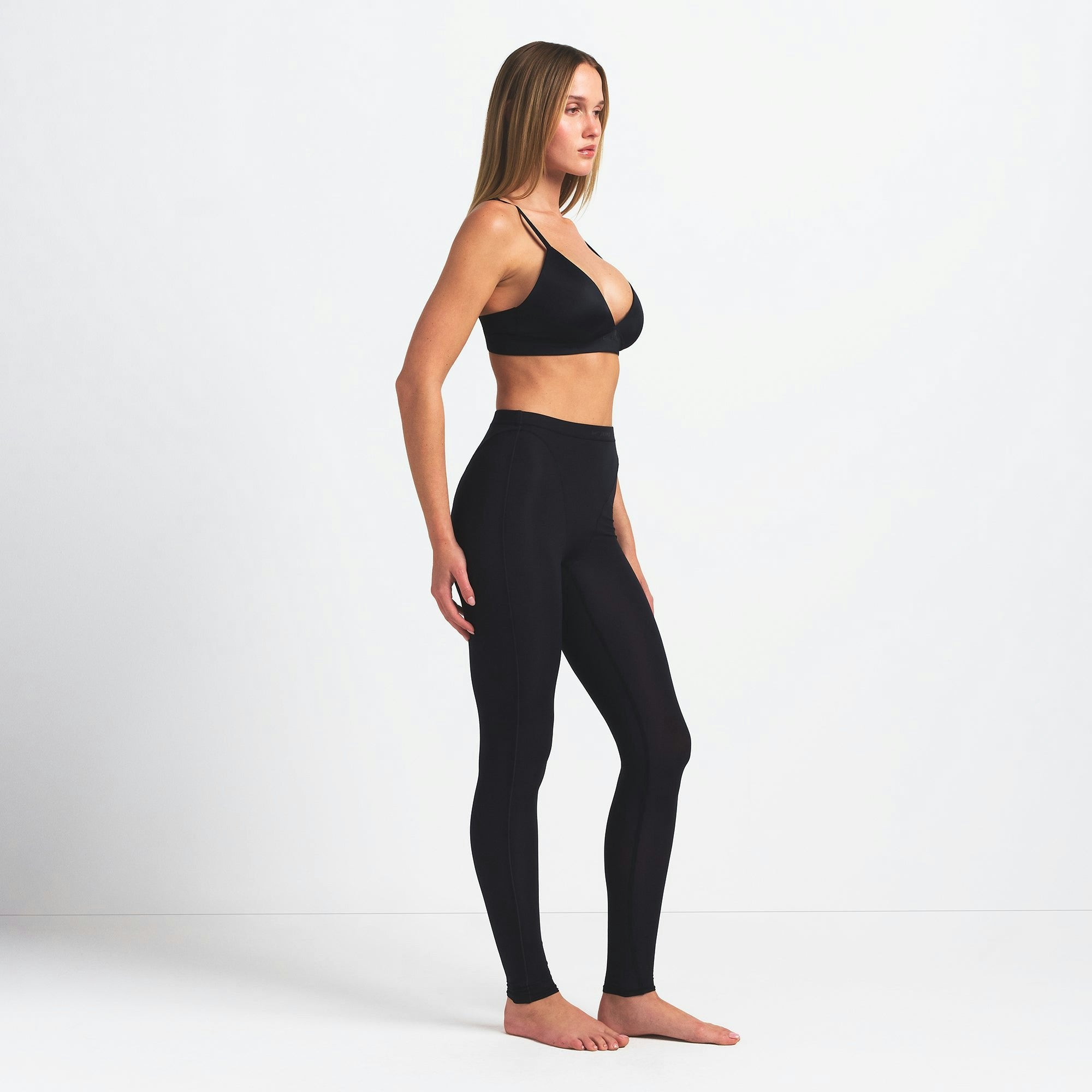 Skims Nikeskims Weightless Layers V-Line 26" Legging Obsidian
