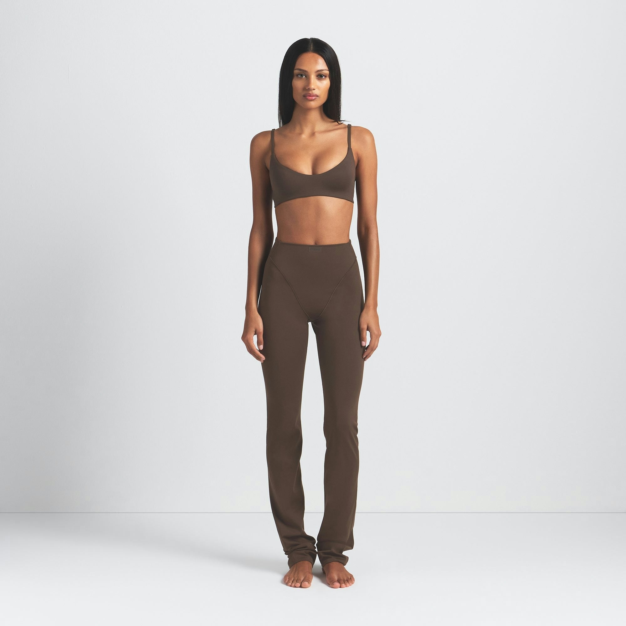Skims Nikeskims Matte V-Line 39" Straight Legging Dark Sepia