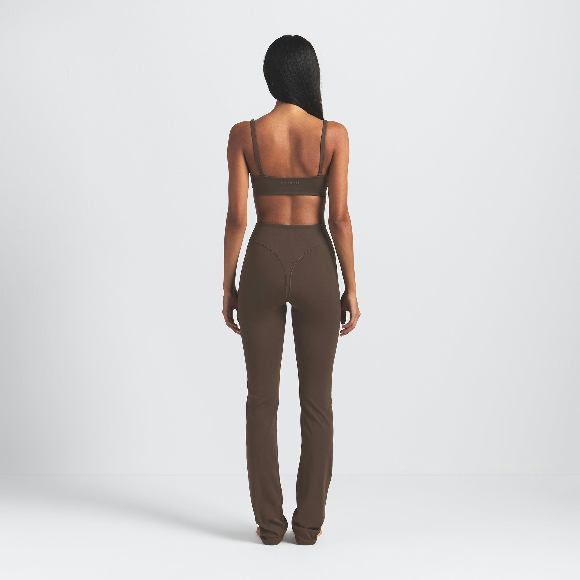 Skims Nikeskims Matte V-Line 39" Straight Legging Dark Sepia
