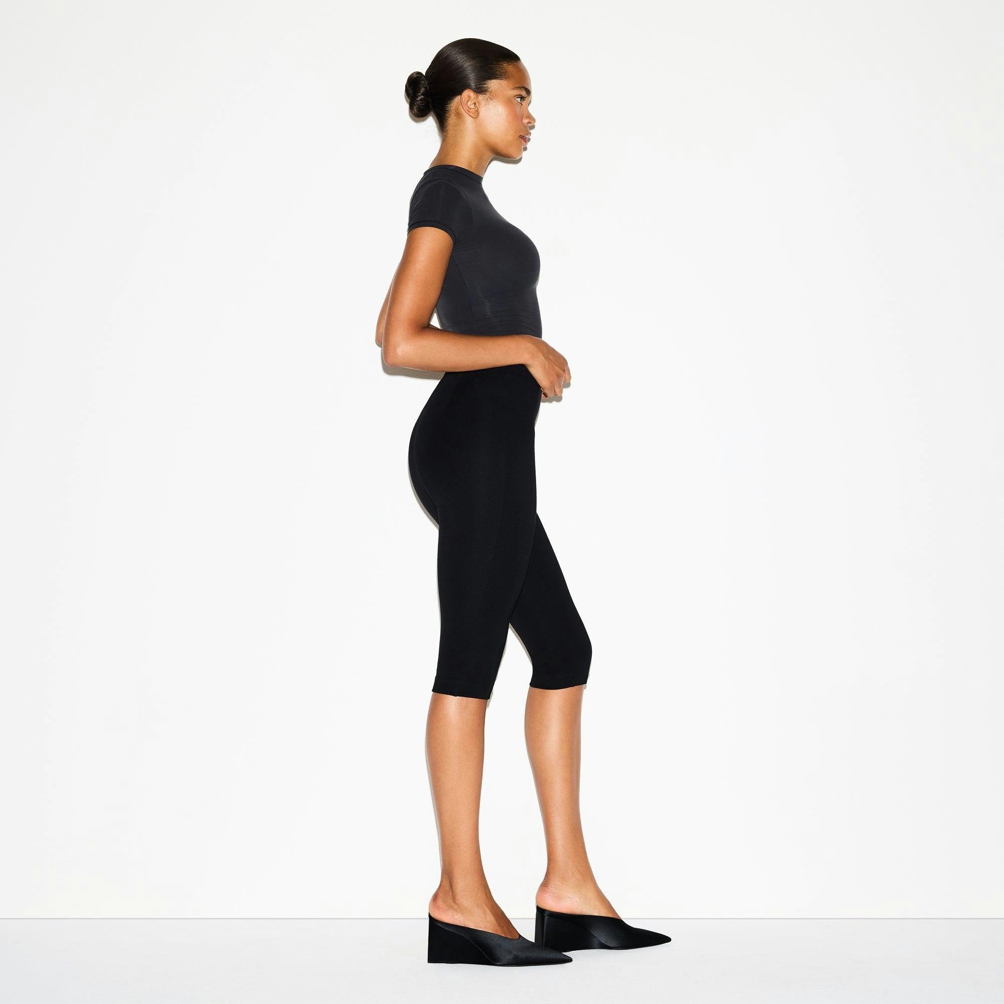 Skims The Essential Collection High-Waisted Capri Obsidian