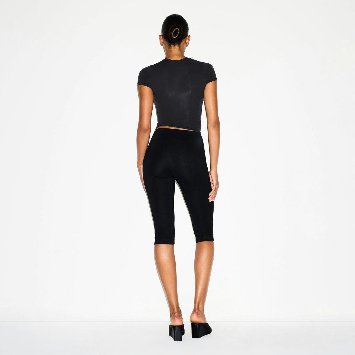 Skims The Essential Collection High-Waisted Capri Obsidian
