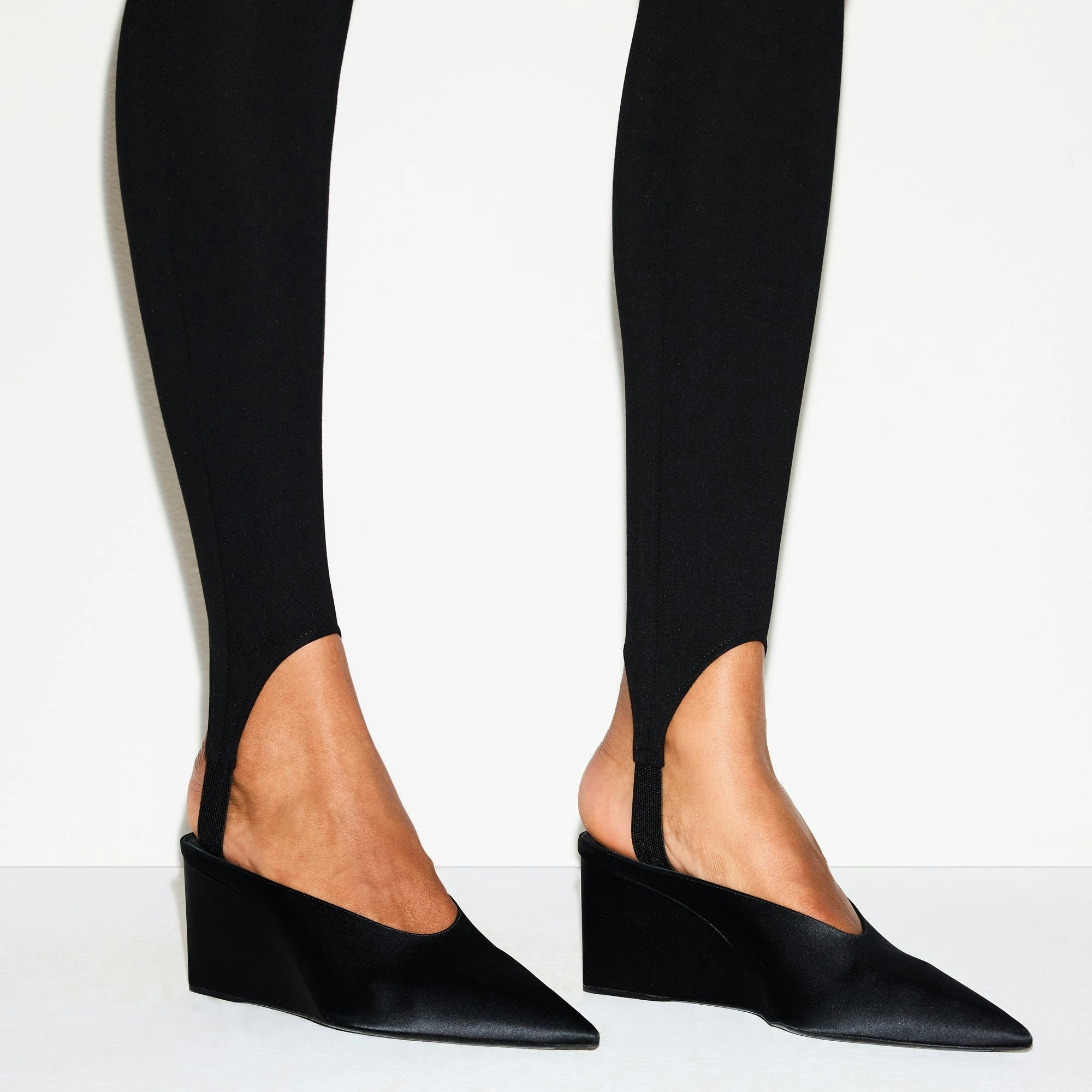 Skims The Essential Collection High-Waisted Stirrup Legging Obsidian