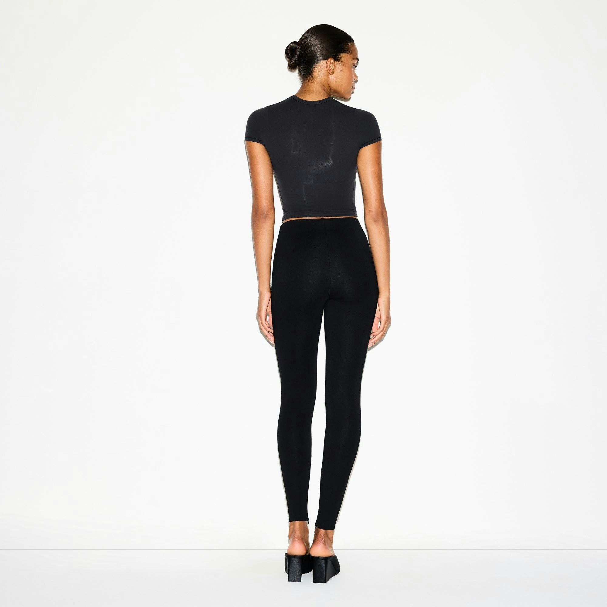 Skims The Essential Collection High-Waisted Legging Obsidian