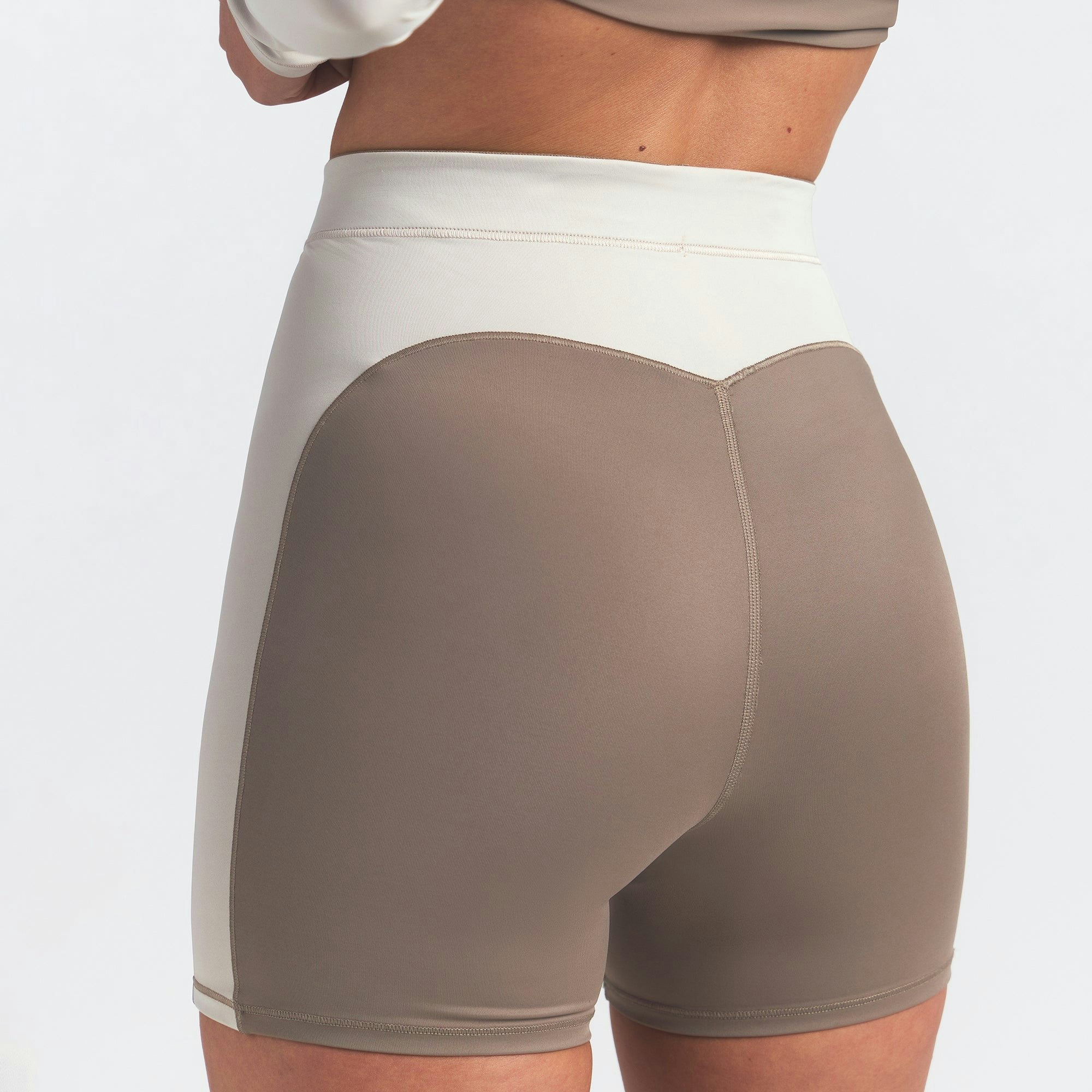 Skims Nikeskims Shine 5" Biker Short Truffle And Stone