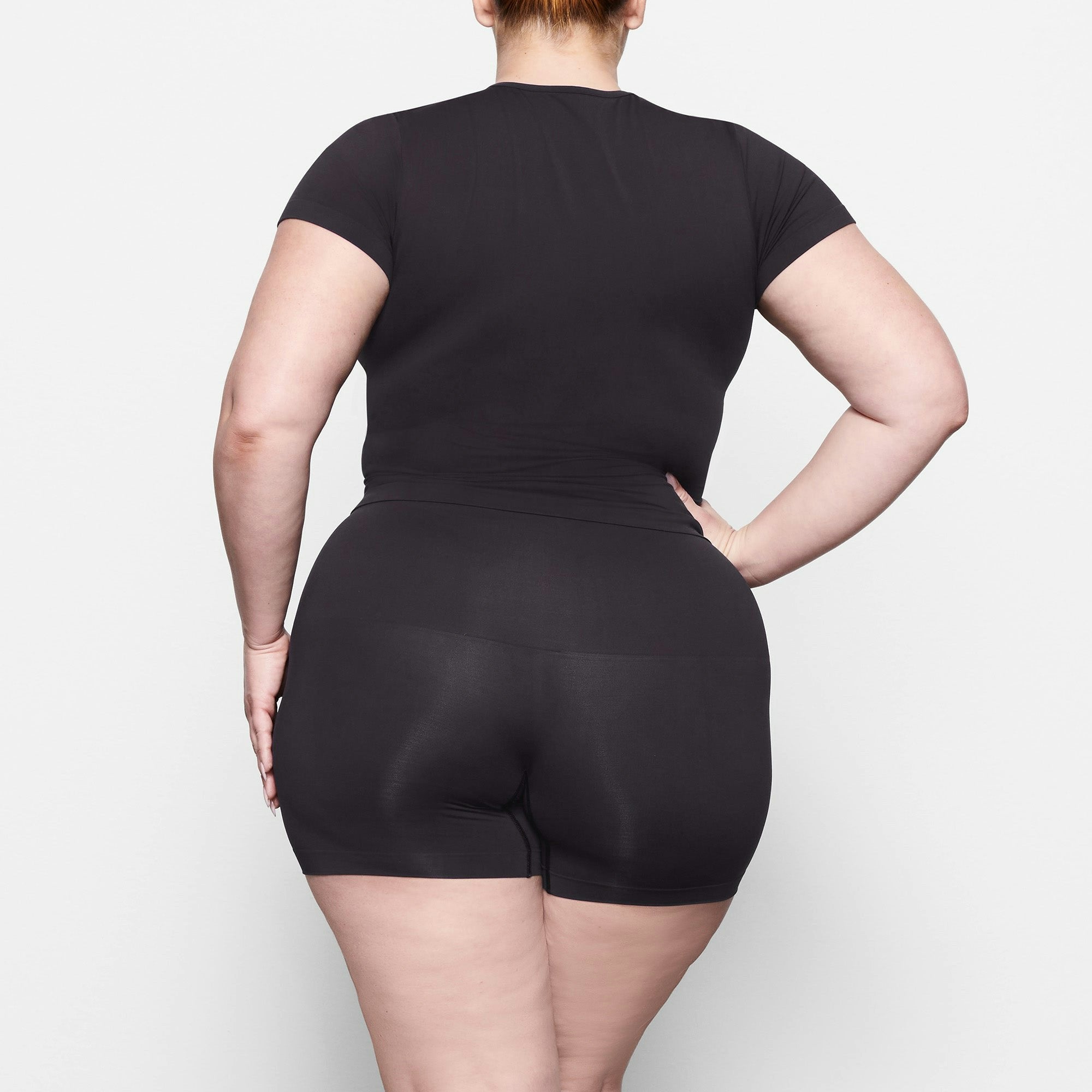 Skims Soft Smoothing Seamless T-Shirt Onyx