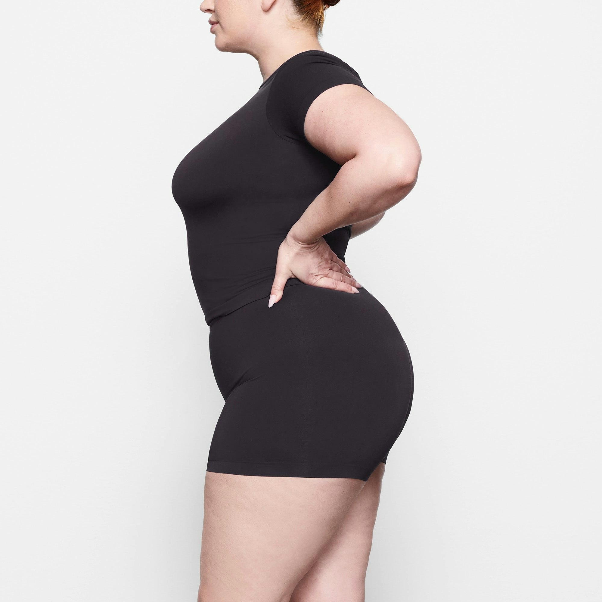 Skims Soft Smoothing Seamless T-Shirt Onyx