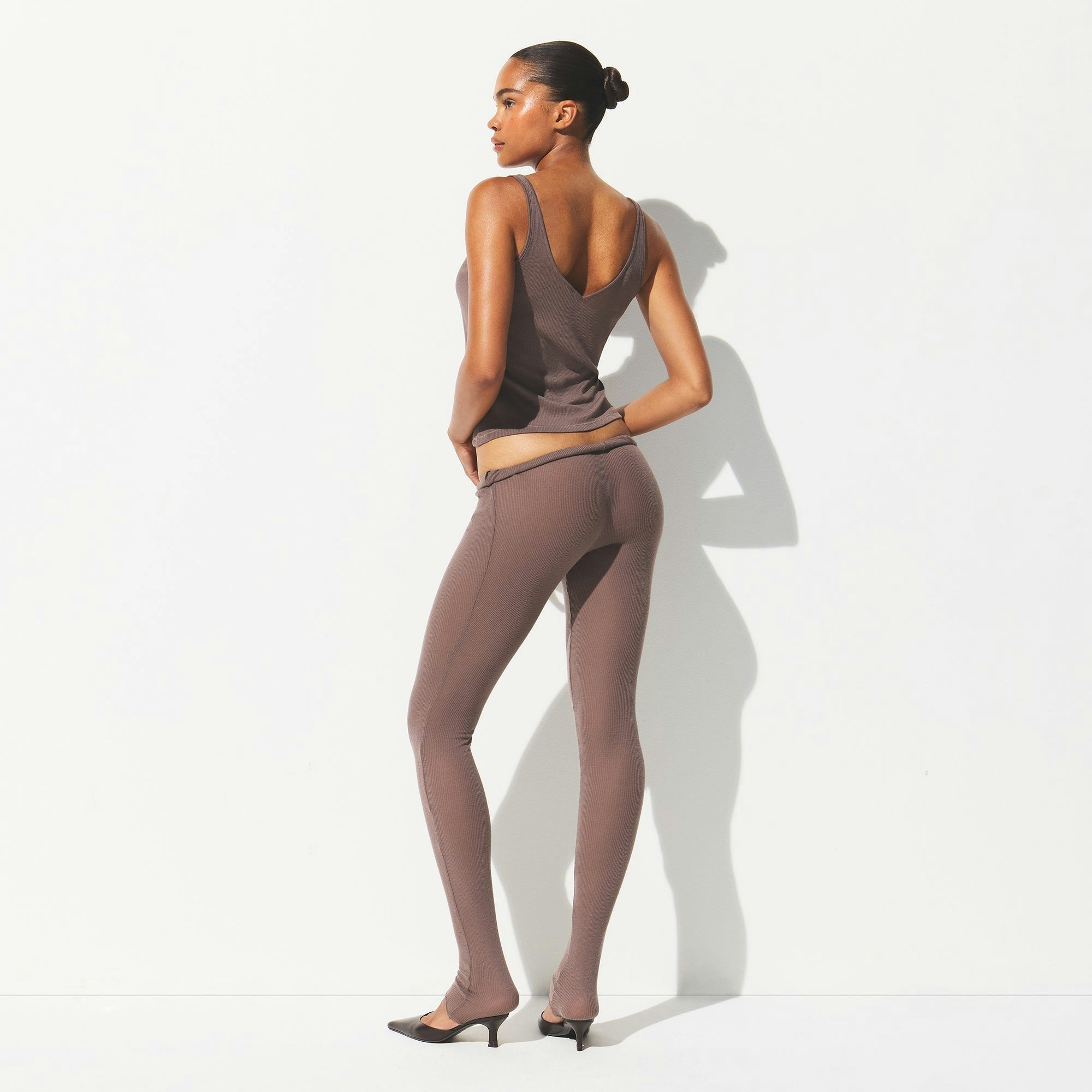 SHEER RIB V NECK TANK