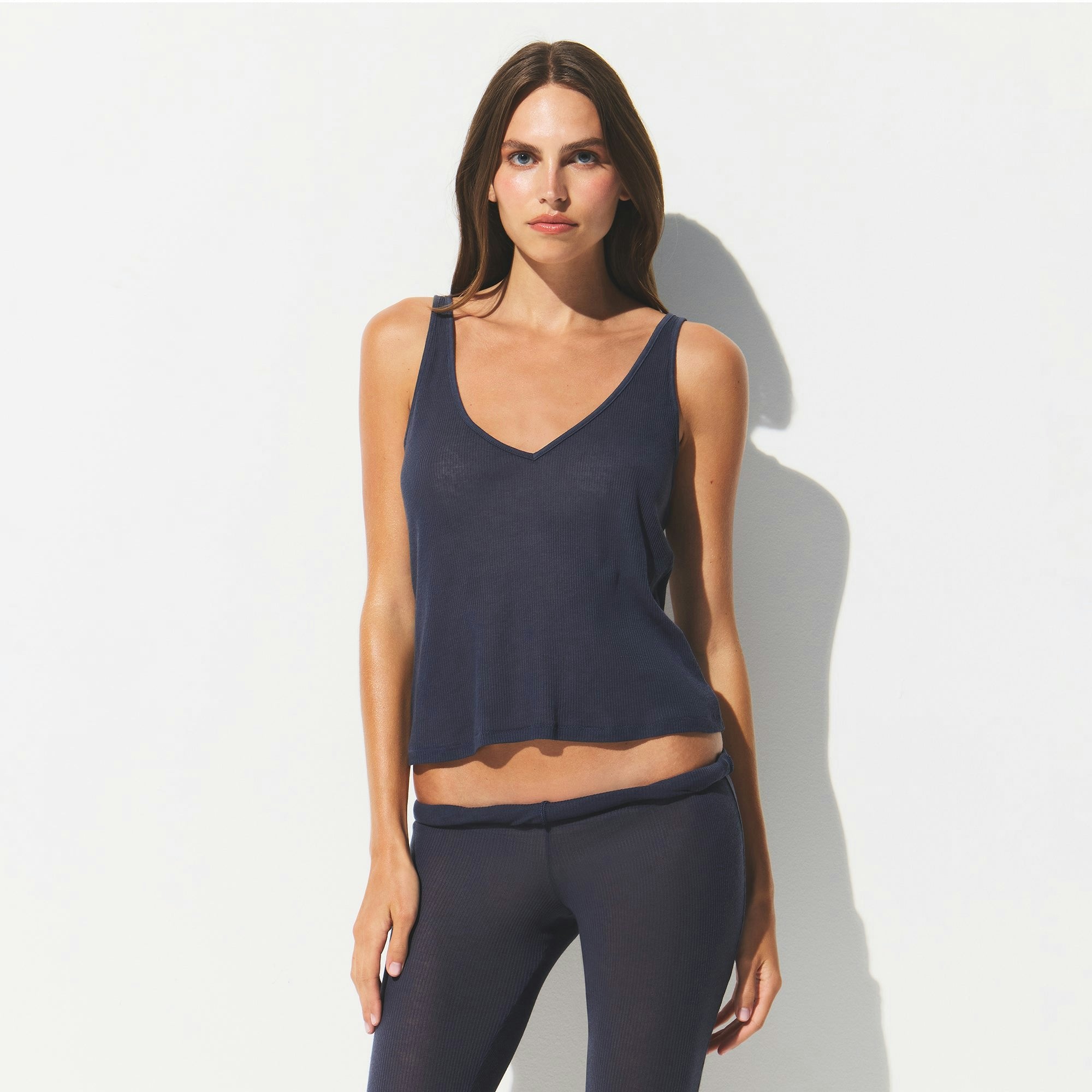 SHEER RIB V NECK TANK