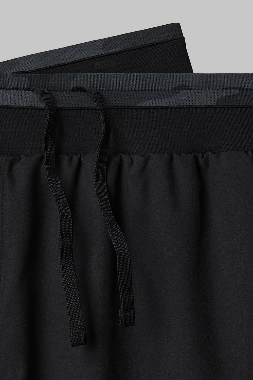 #color_black/black-tactical-camo