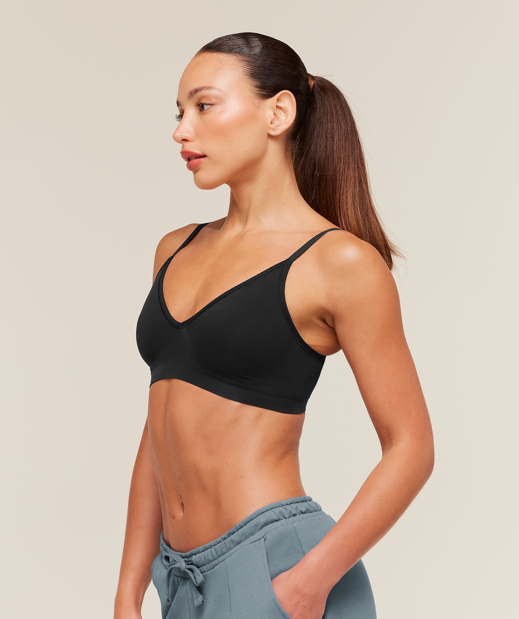 Women's Gymshark Featherform V-Neck Bralette Black
