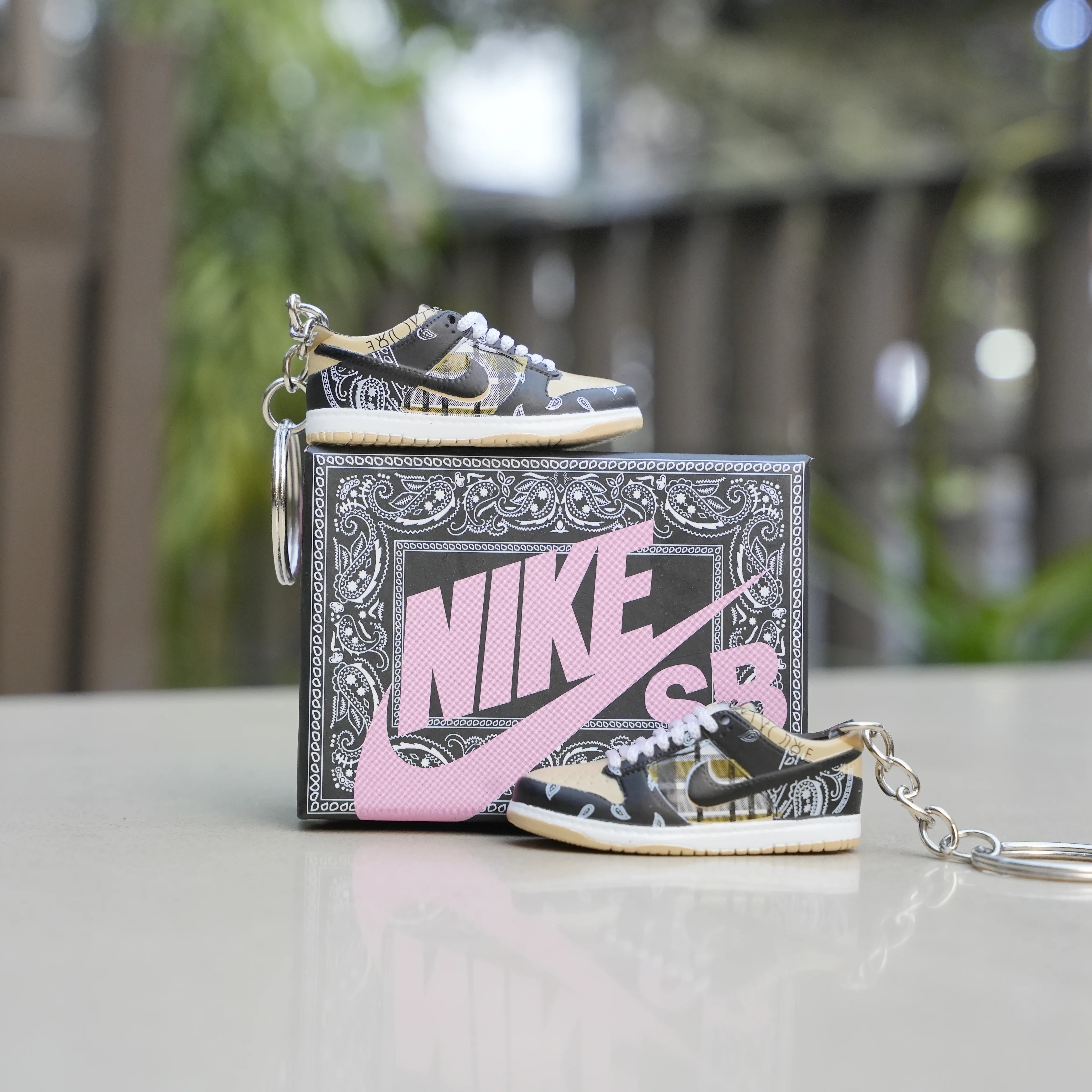 3D Sneaker Keychain With Box - SB Dunk Travis