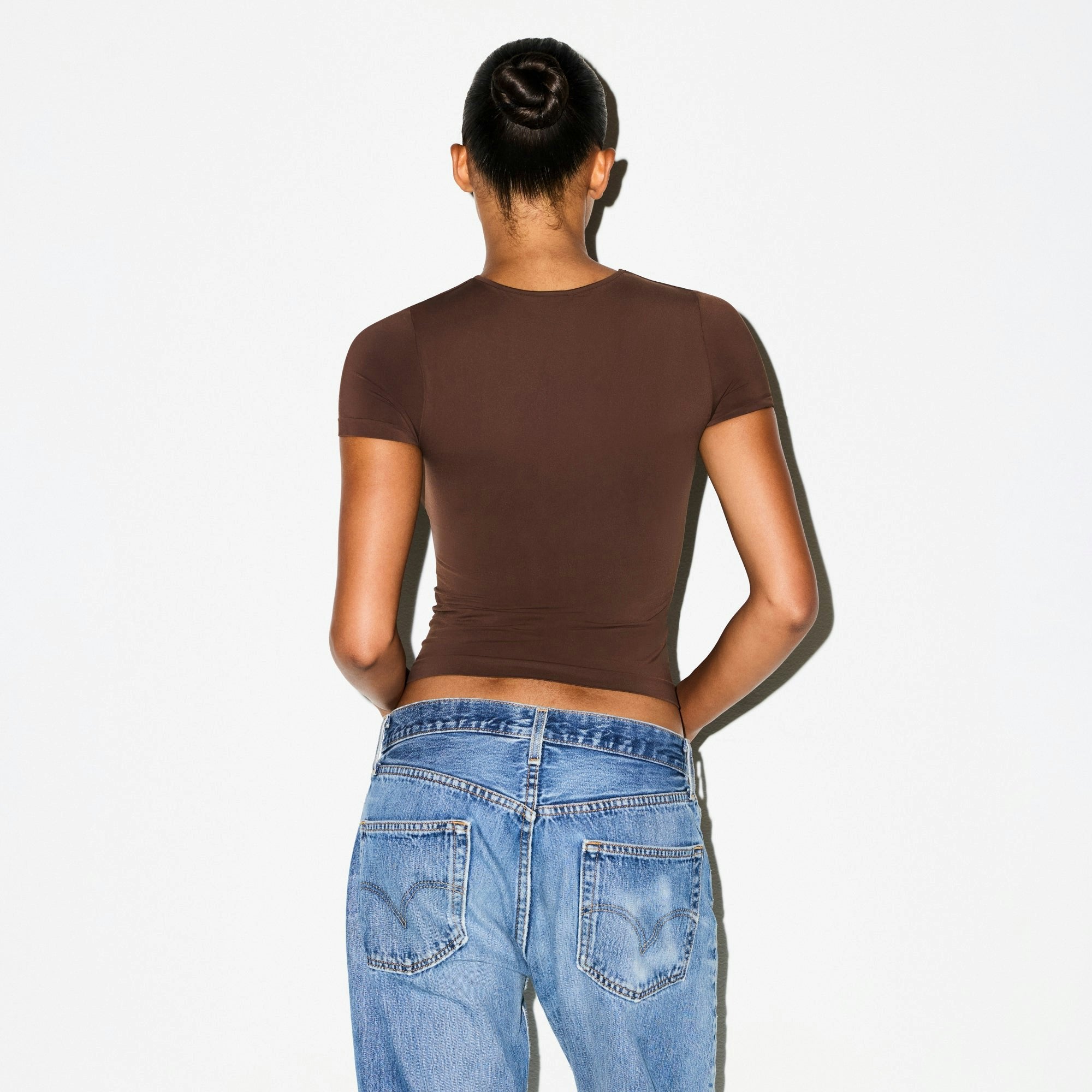 SOFT SMOOTHING SEAMLESS PADDED T-SHIRT