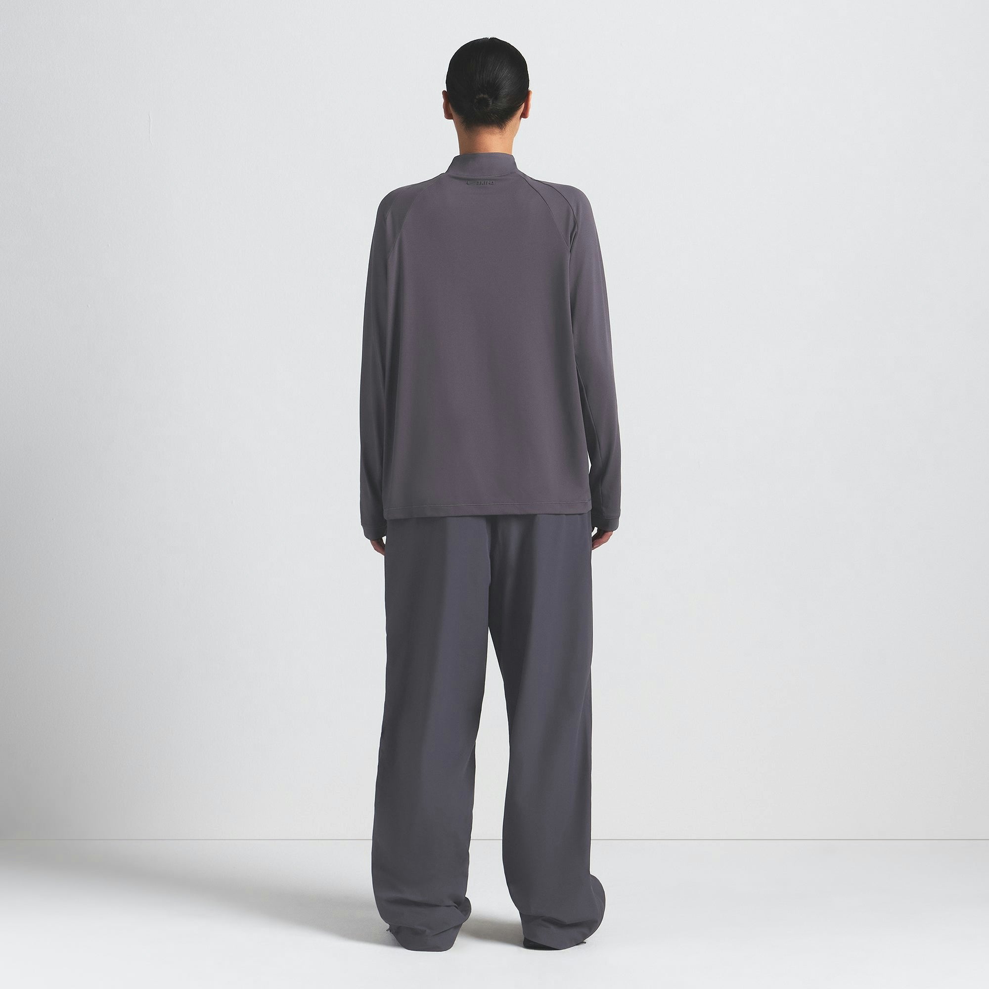 Skims Nikeskims Airy Long Sleeve Half Zip Raven