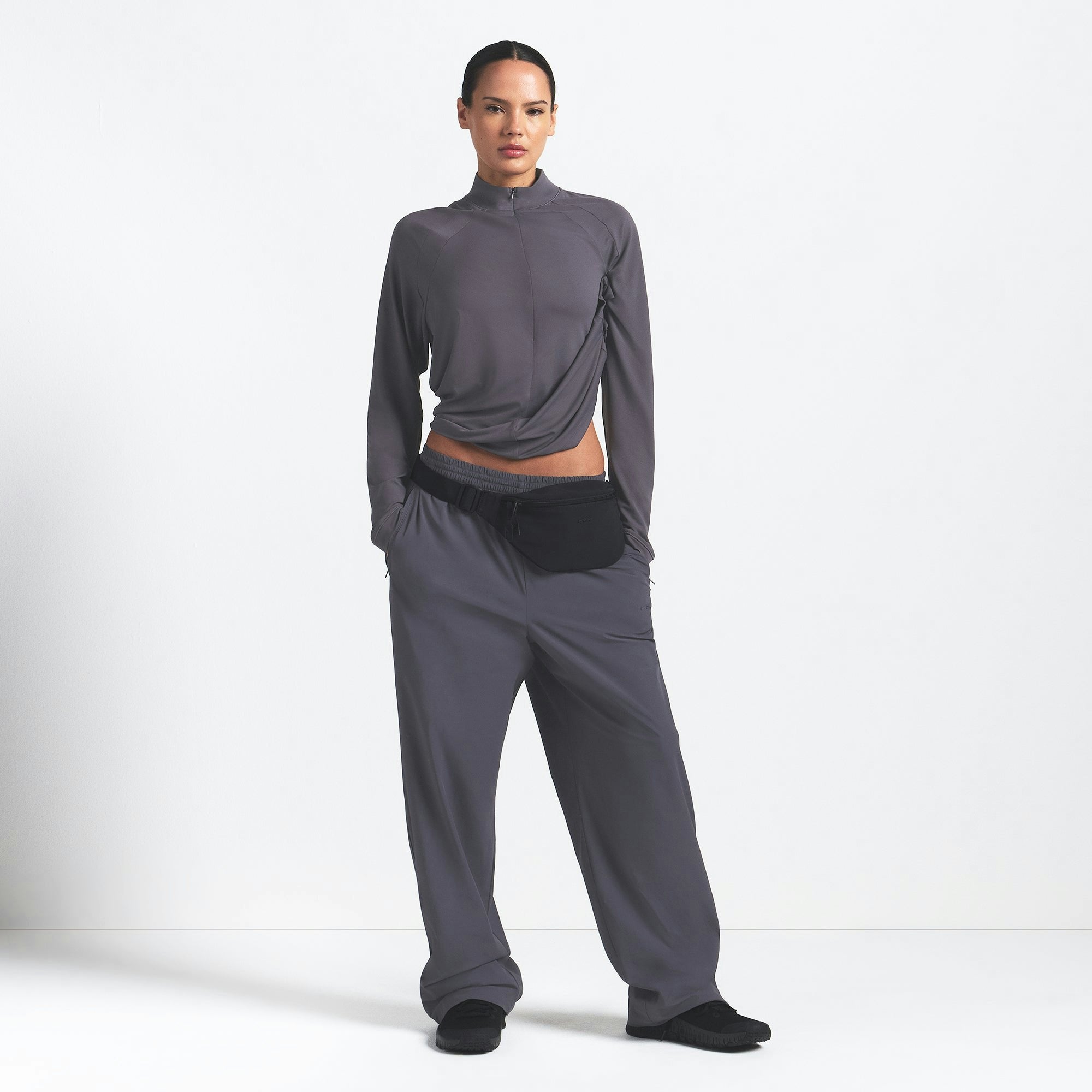 Skims Nikeskims Airy Long Sleeve Half Zip Raven