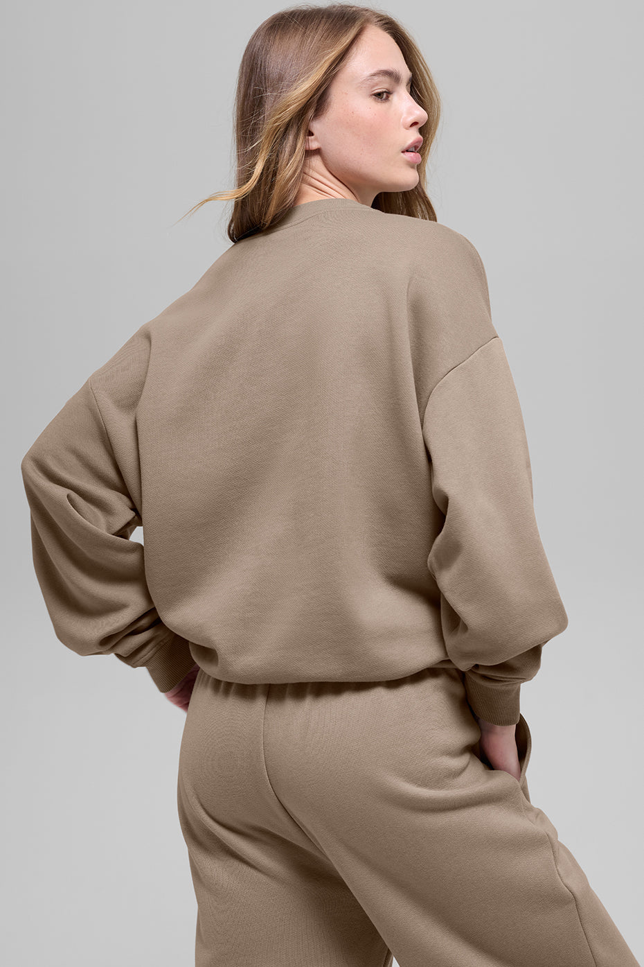 Alo Yoga Women'S Accolade Crew Neck Pullover