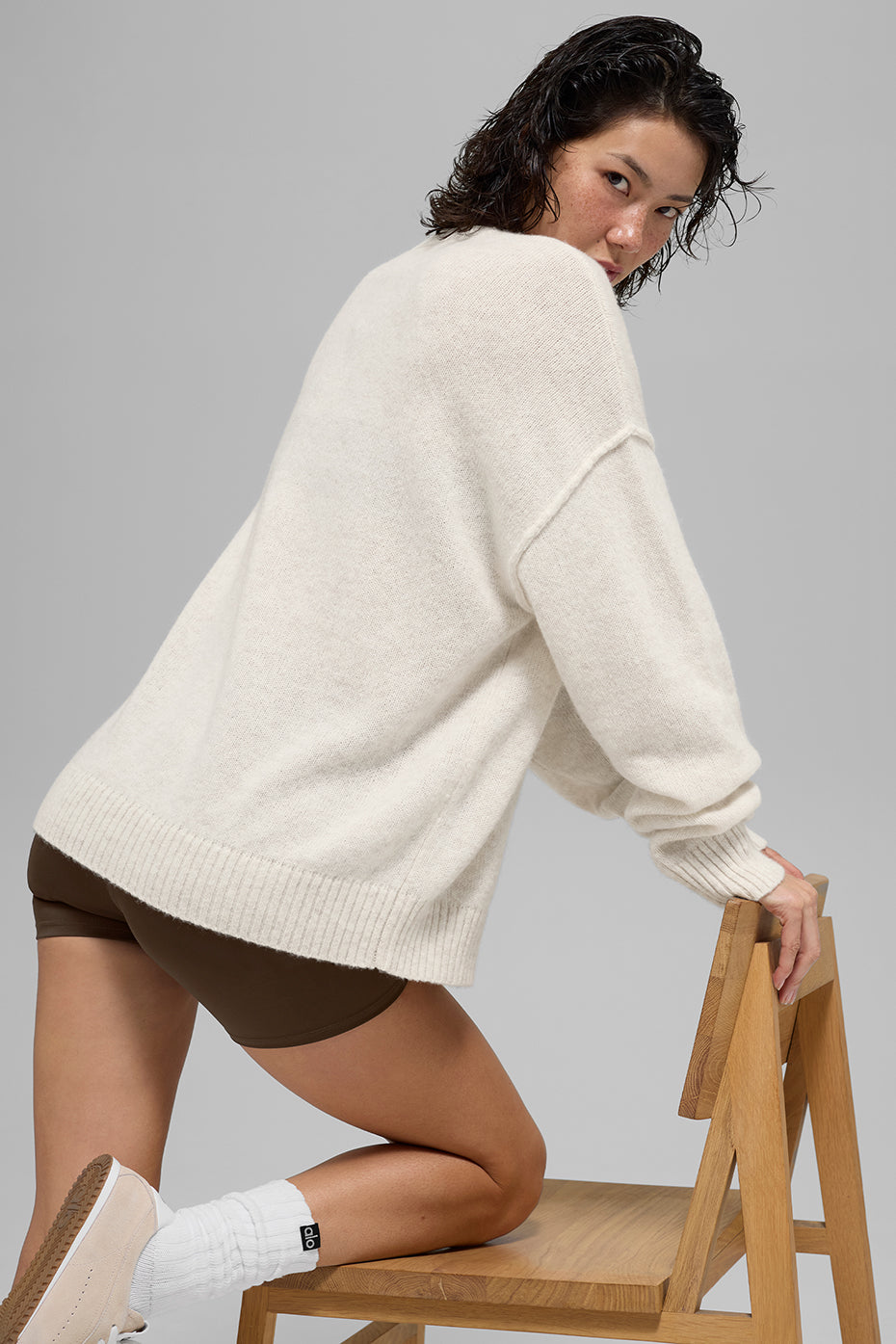 Alo Yoga Women'S Unisex Wool Cashmere New Class Crewneck Sweater