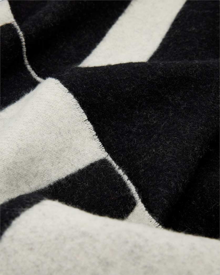 #color_black/white