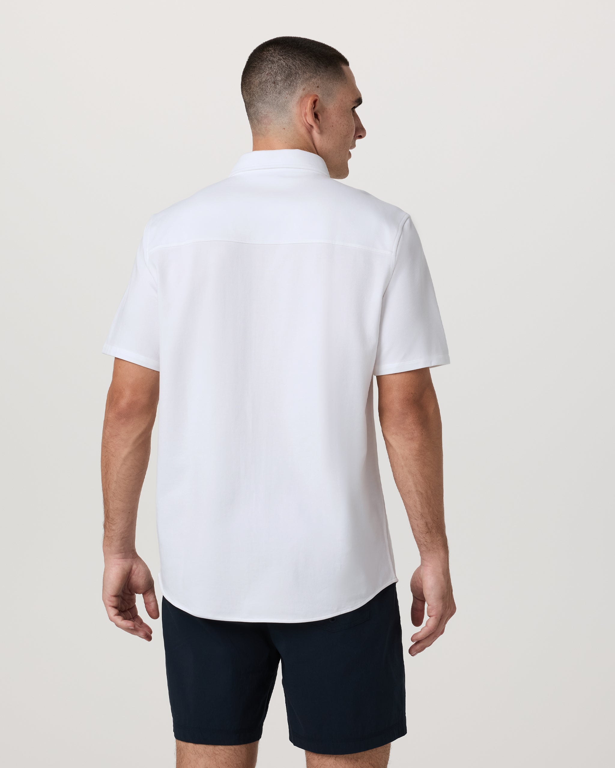 Vuori Short Sleeve Knit Oxford Button Down Classic Fit