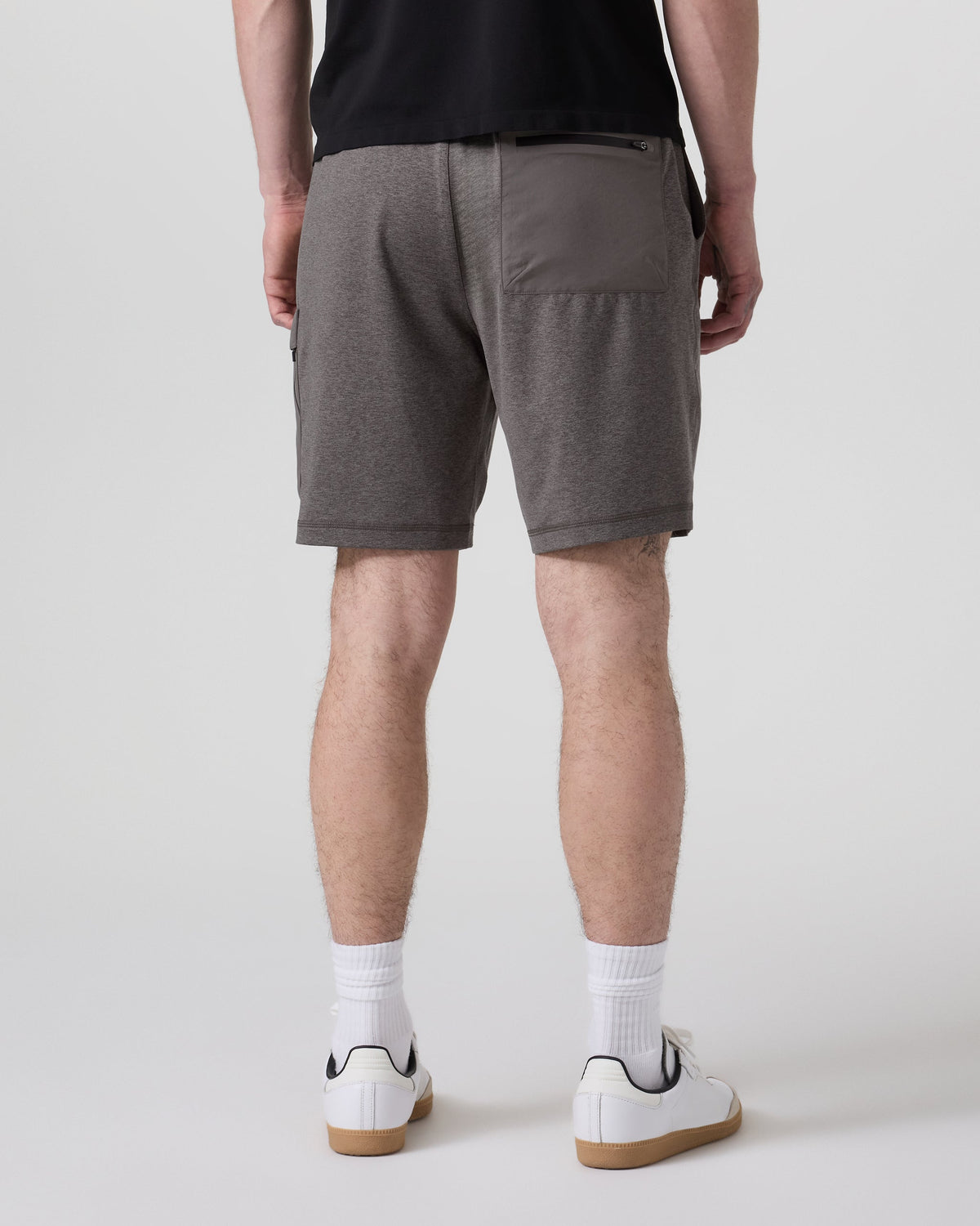 Vuori Sunday Performance Utility Short 8