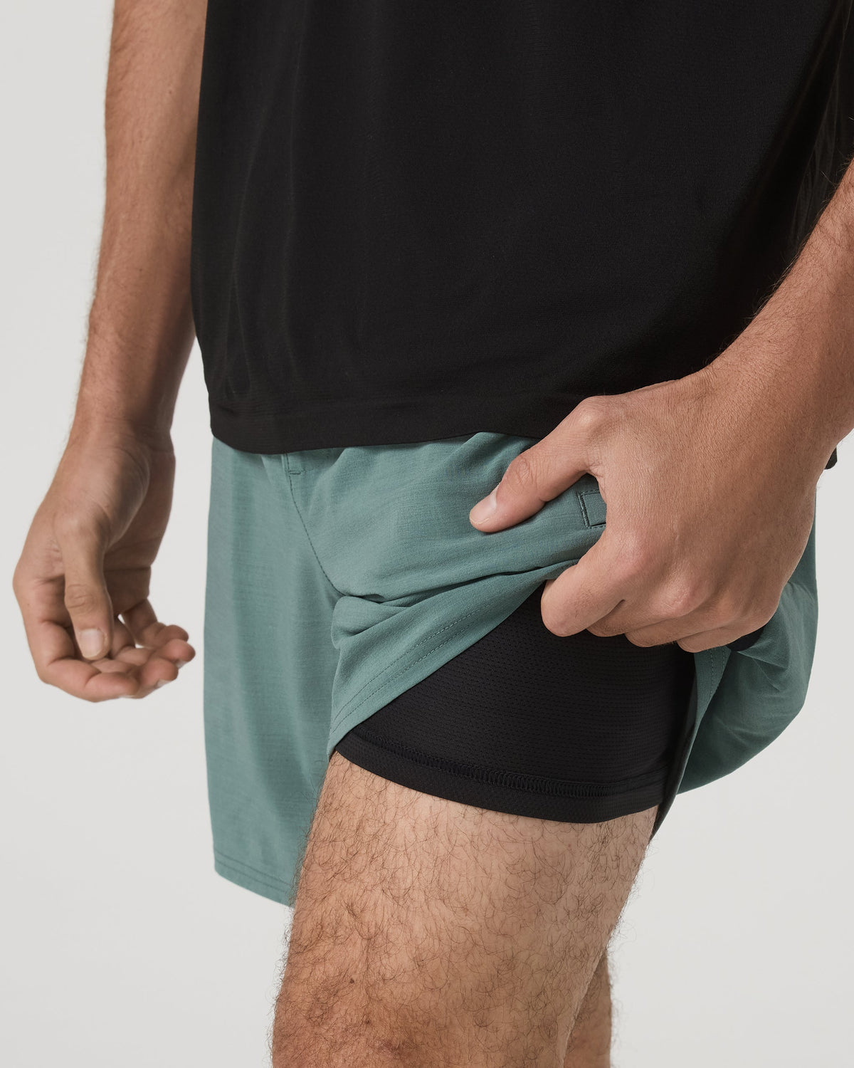 Vuori Elevate Kore Utility Short Lined 7