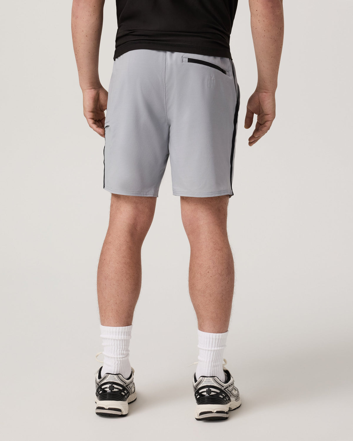 Vuori Elevate Kore Utility Short Lined 7