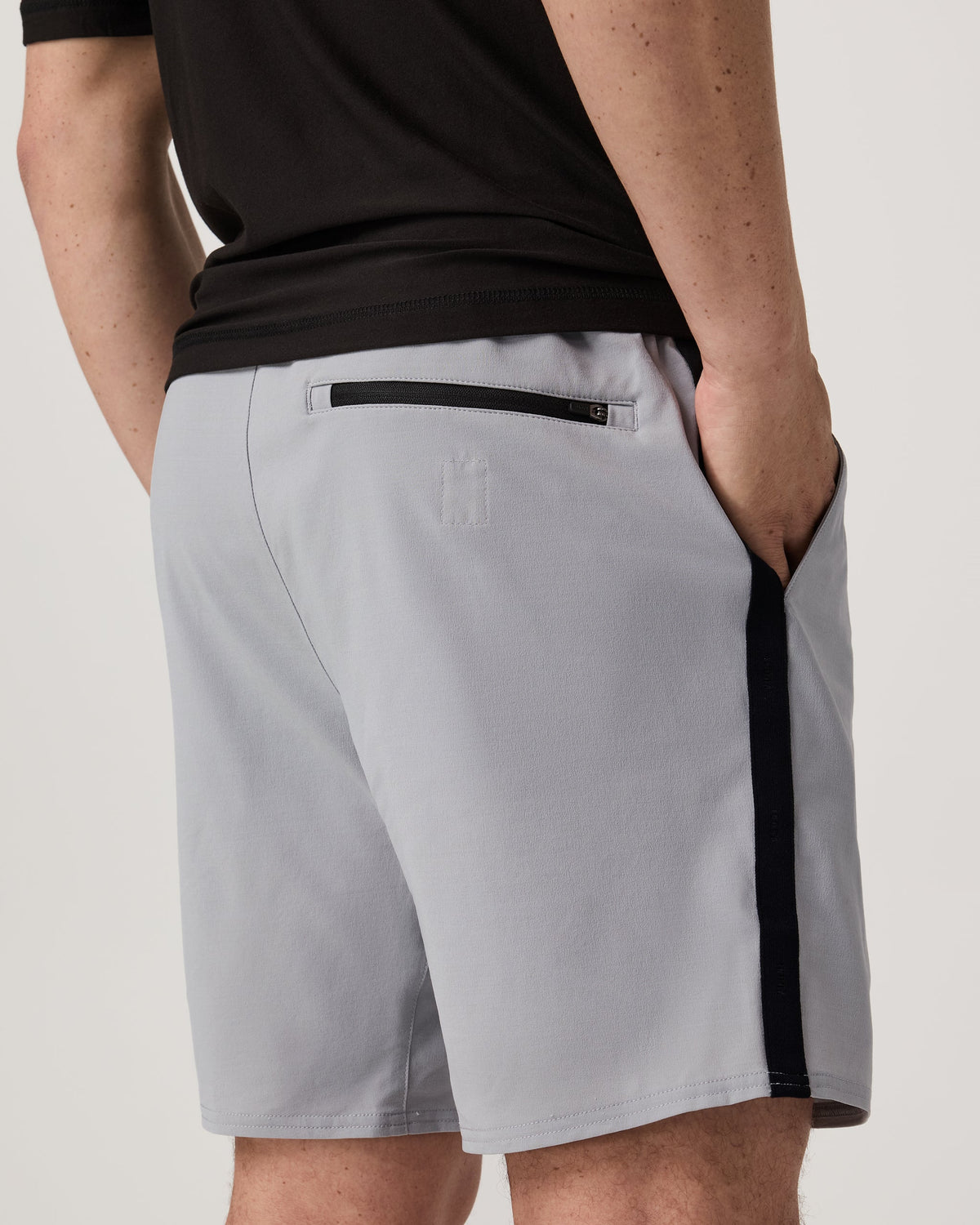 Vuori Elevate Kore Utility Short Lined 7