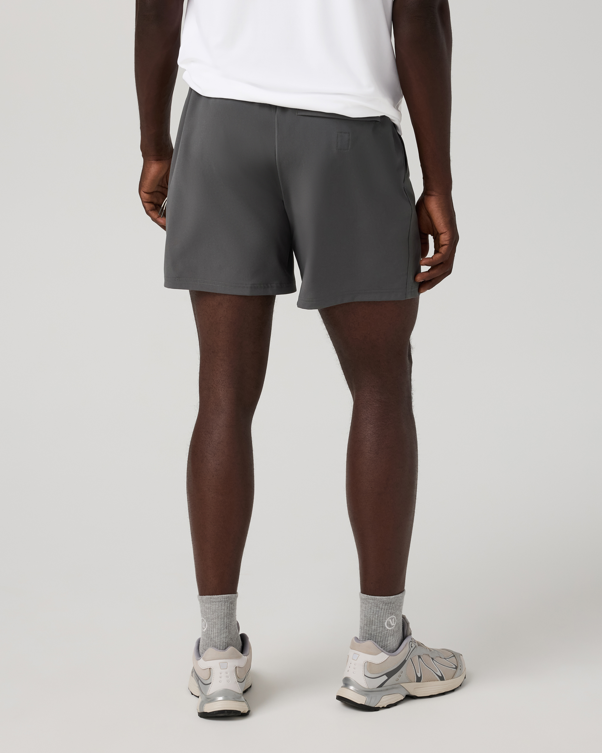 Vuori Banks Session Short Unlined 5
