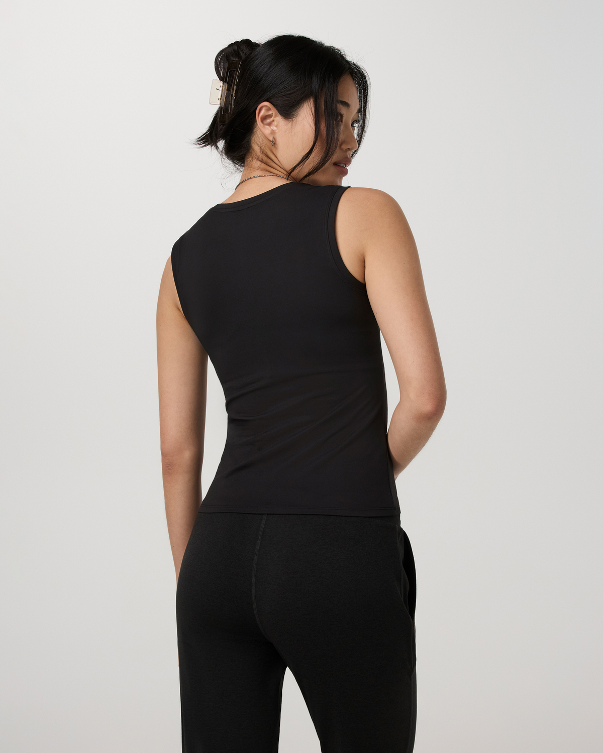 Vuori Halo Essential Scoop Tank Long
