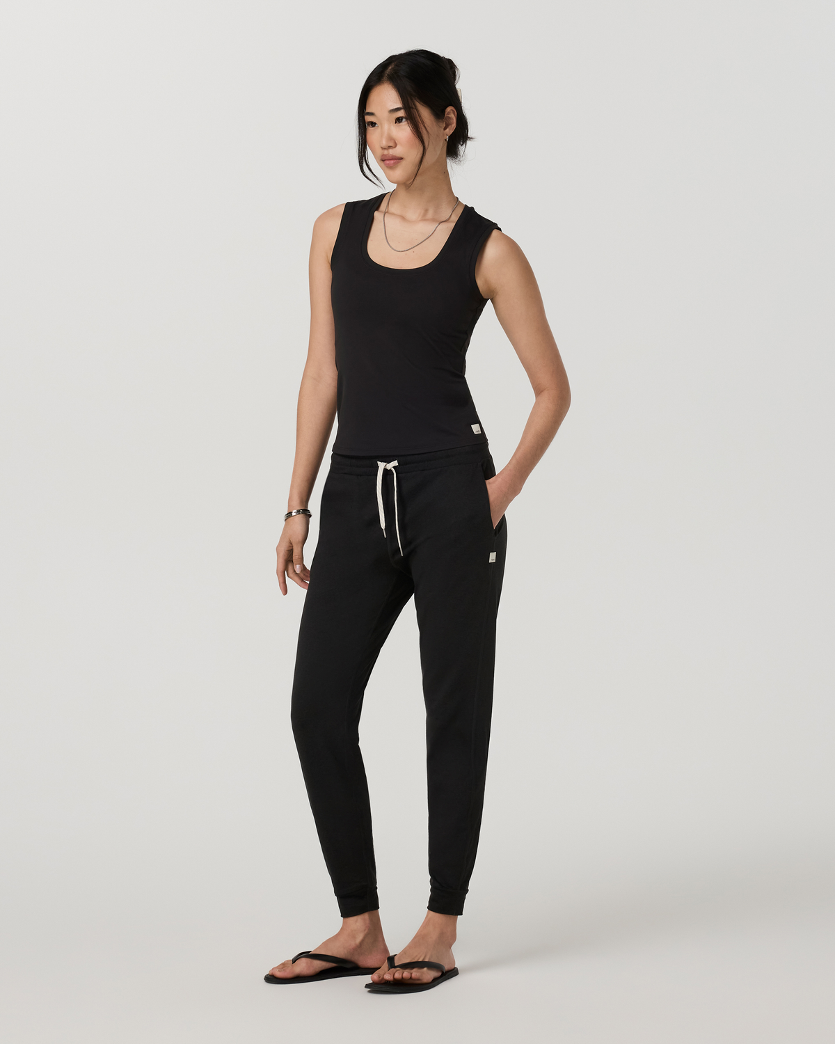 Vuori Halo Essential Scoop Tank Long