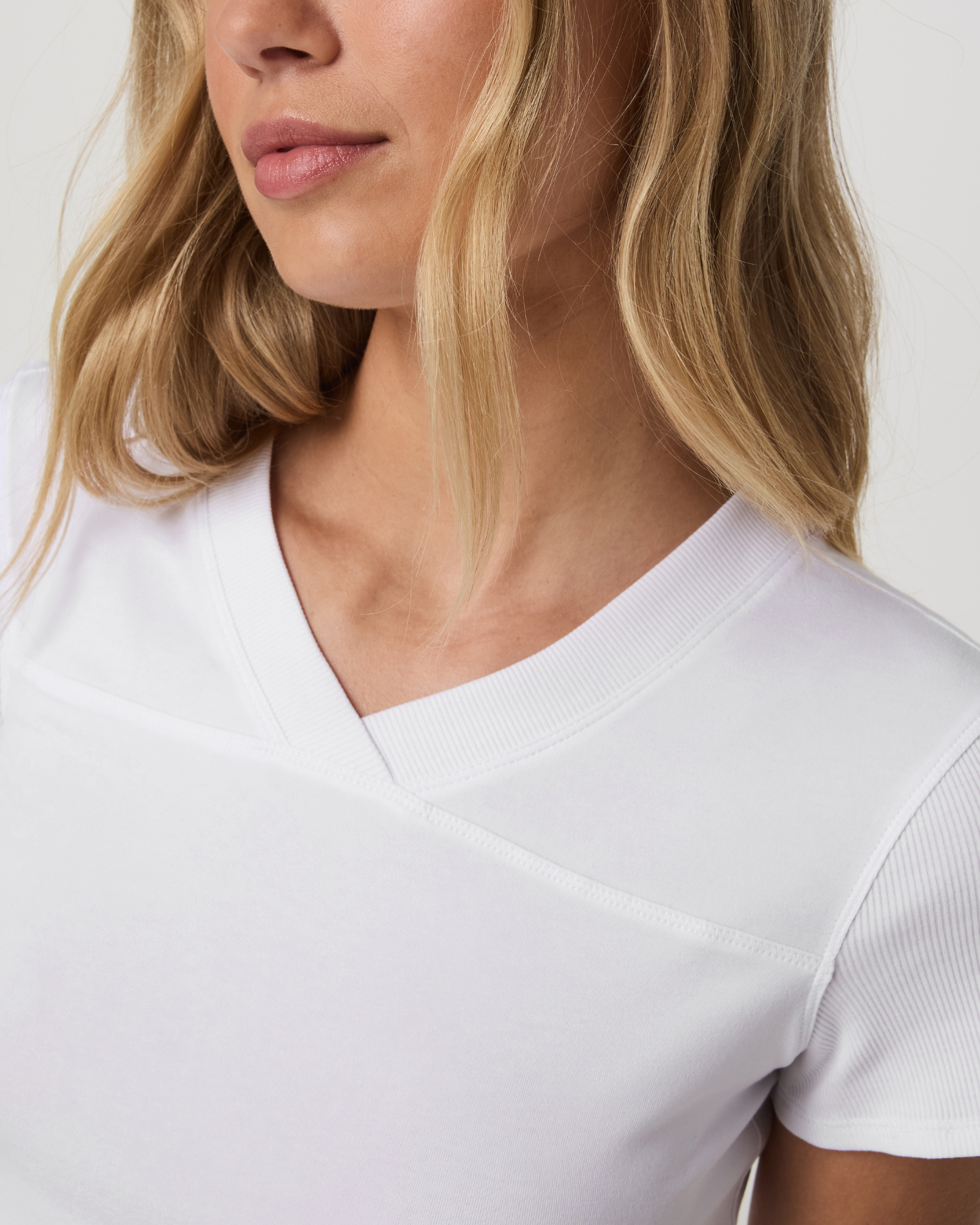Vuori Short Sleeve Tuvalu Double V Neck