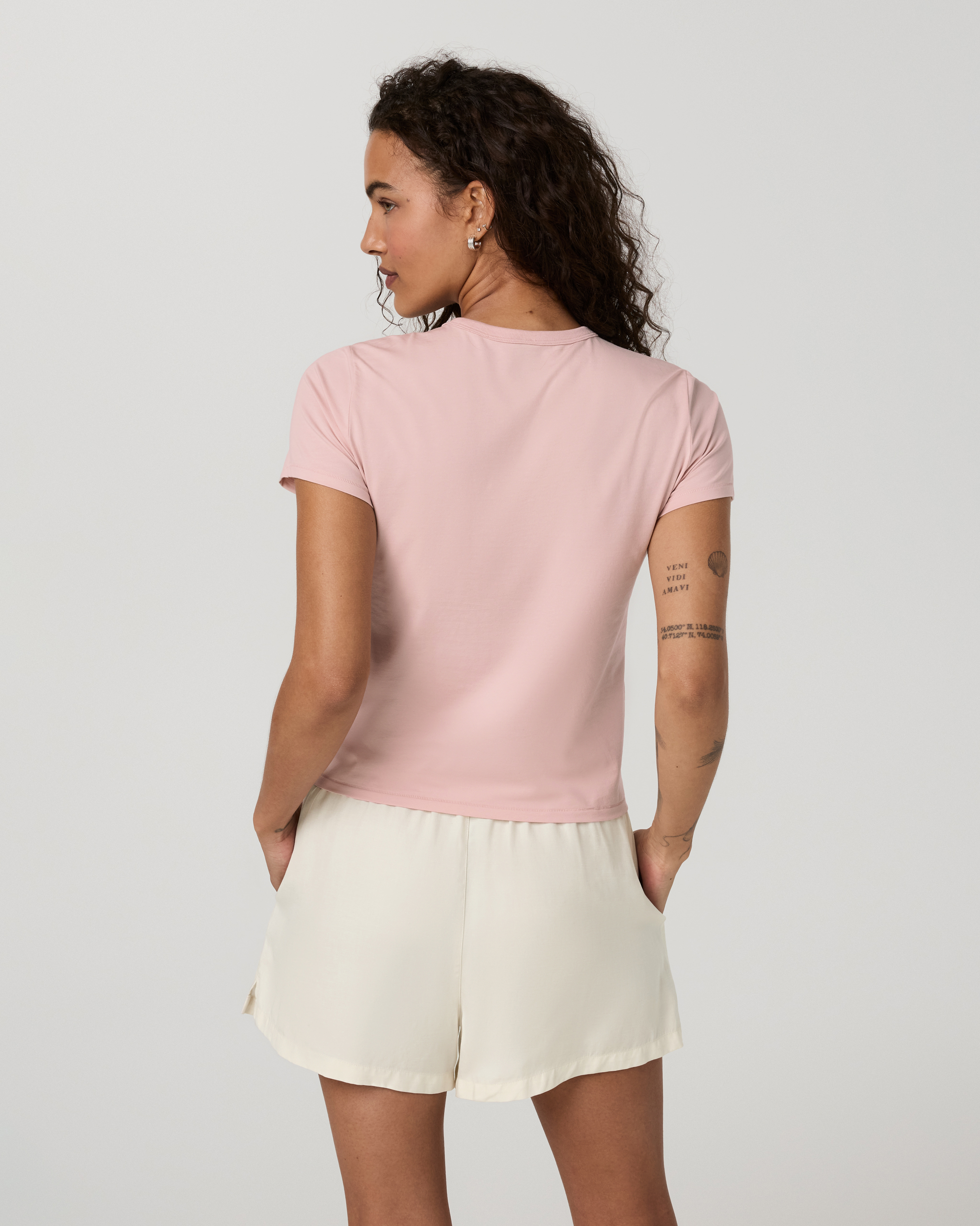 Vuori Short Sleeve Feather Classic Tee