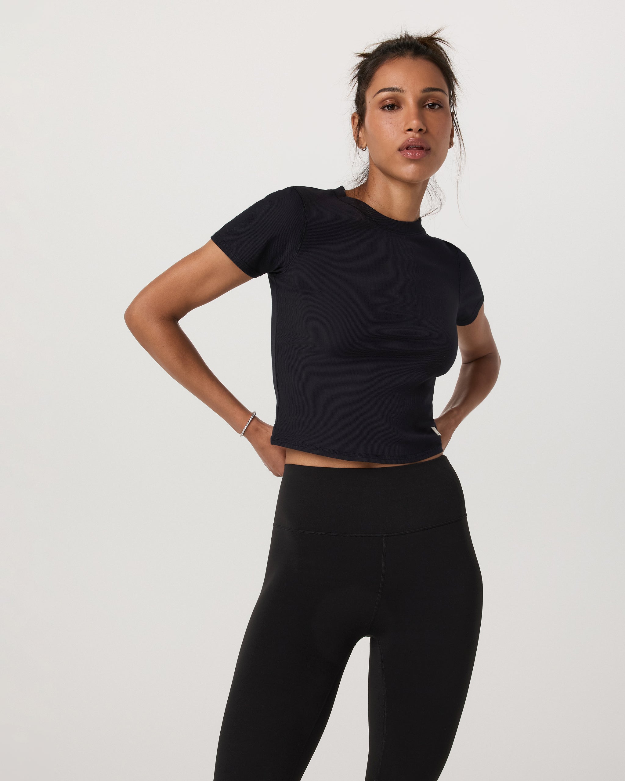 Vuori Pose Fitted Tee