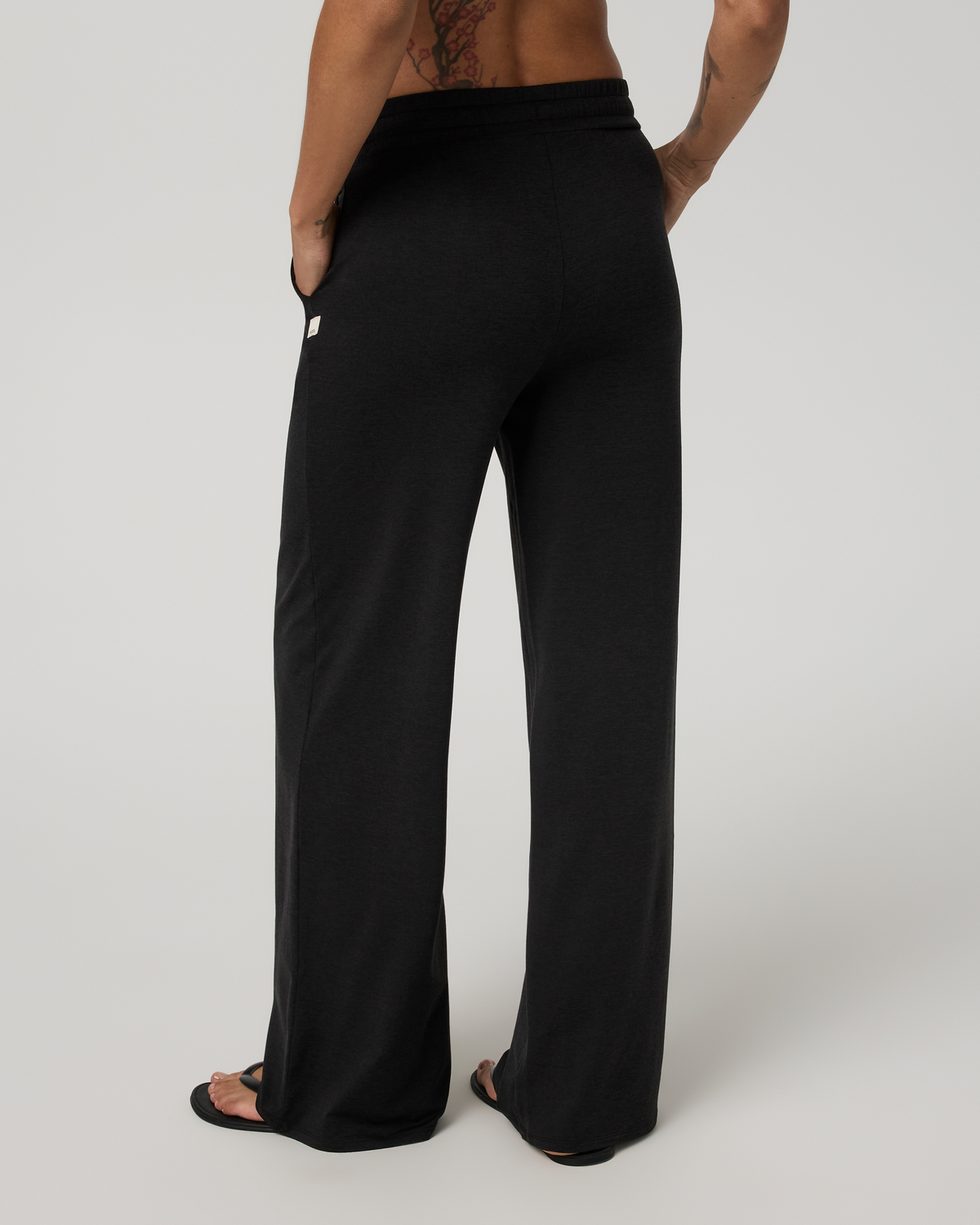Vuori Halo Essential Wideleg Pant