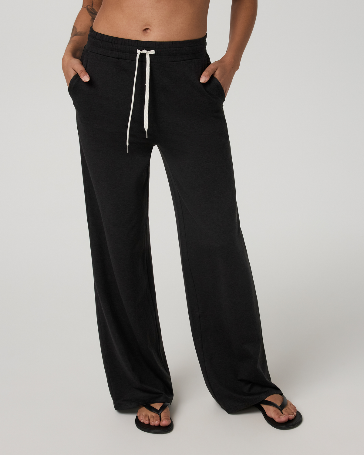 Vuori Halo Essential Wideleg Pant