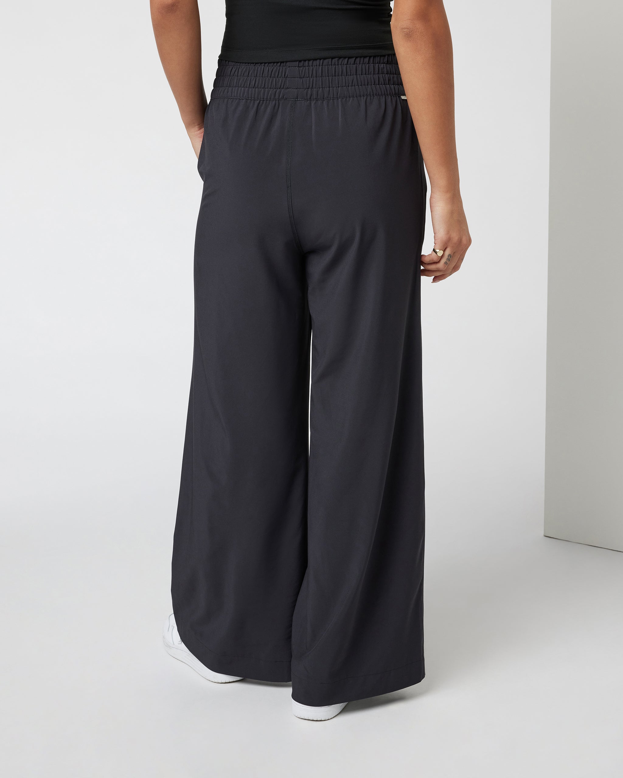 Vuori Villa Wideleg Pant Short