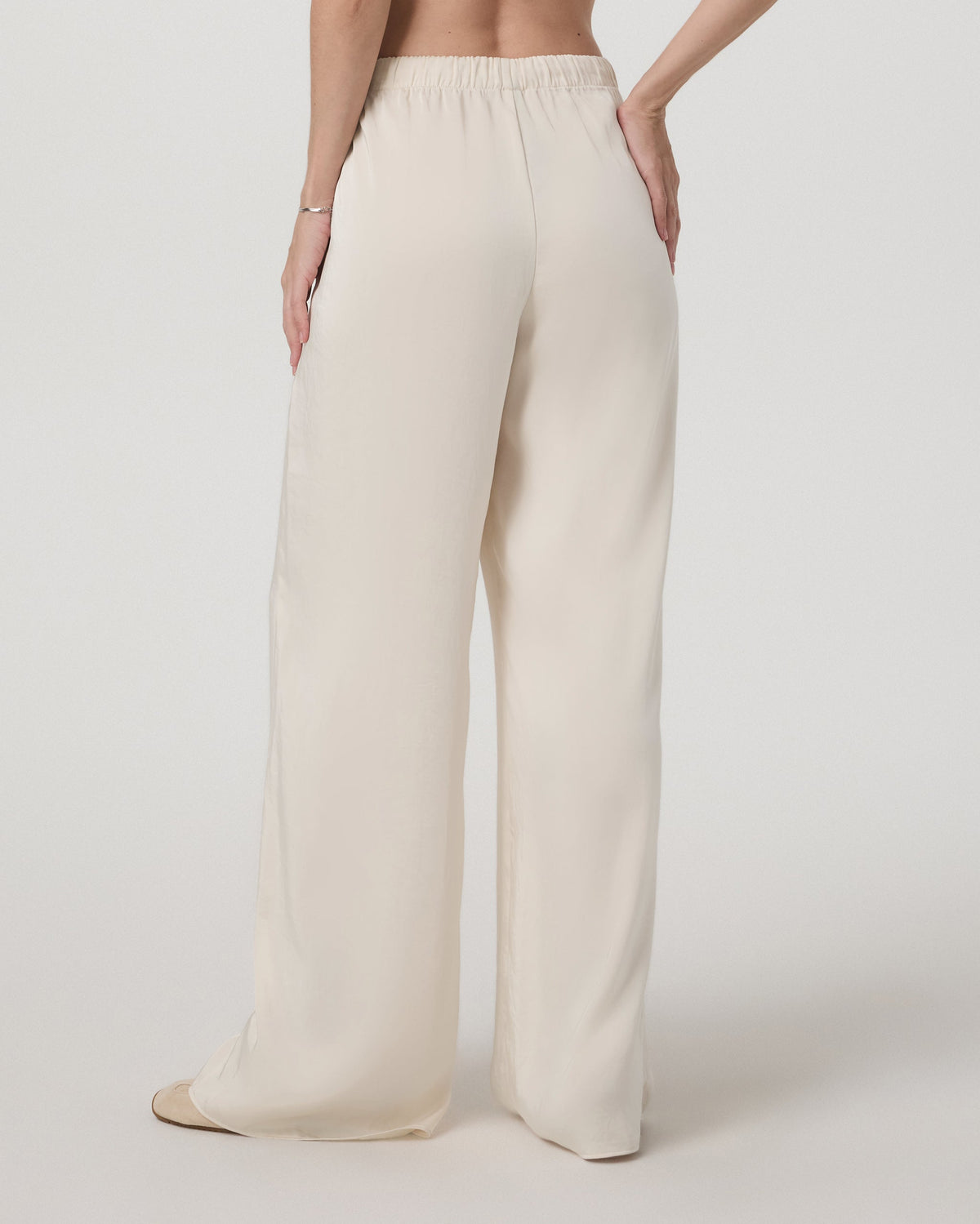 Vuori Nova Satin Wideleg Pant