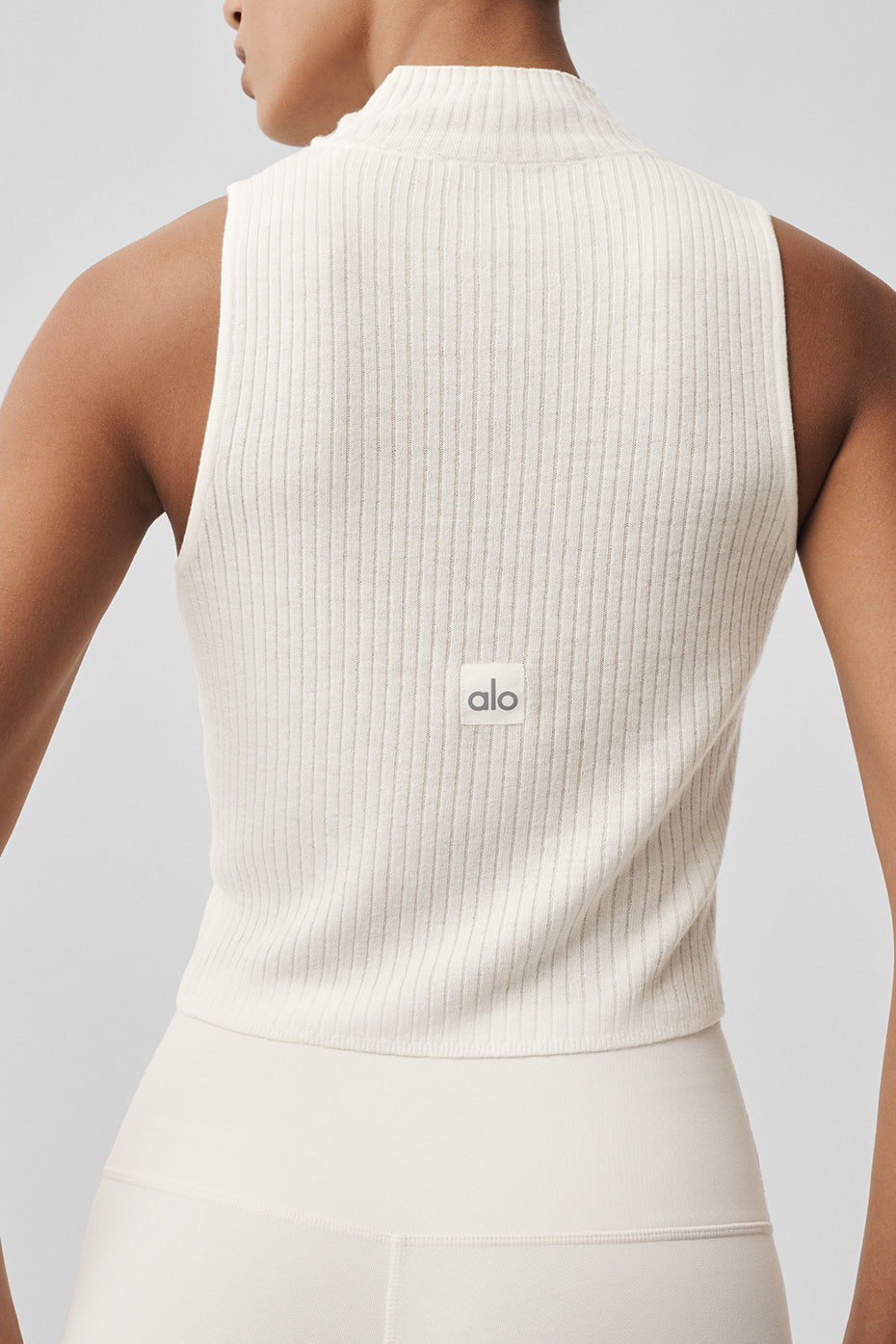 Alo Yoga Women'S Sweater Knit Unwind Sleeveless Top