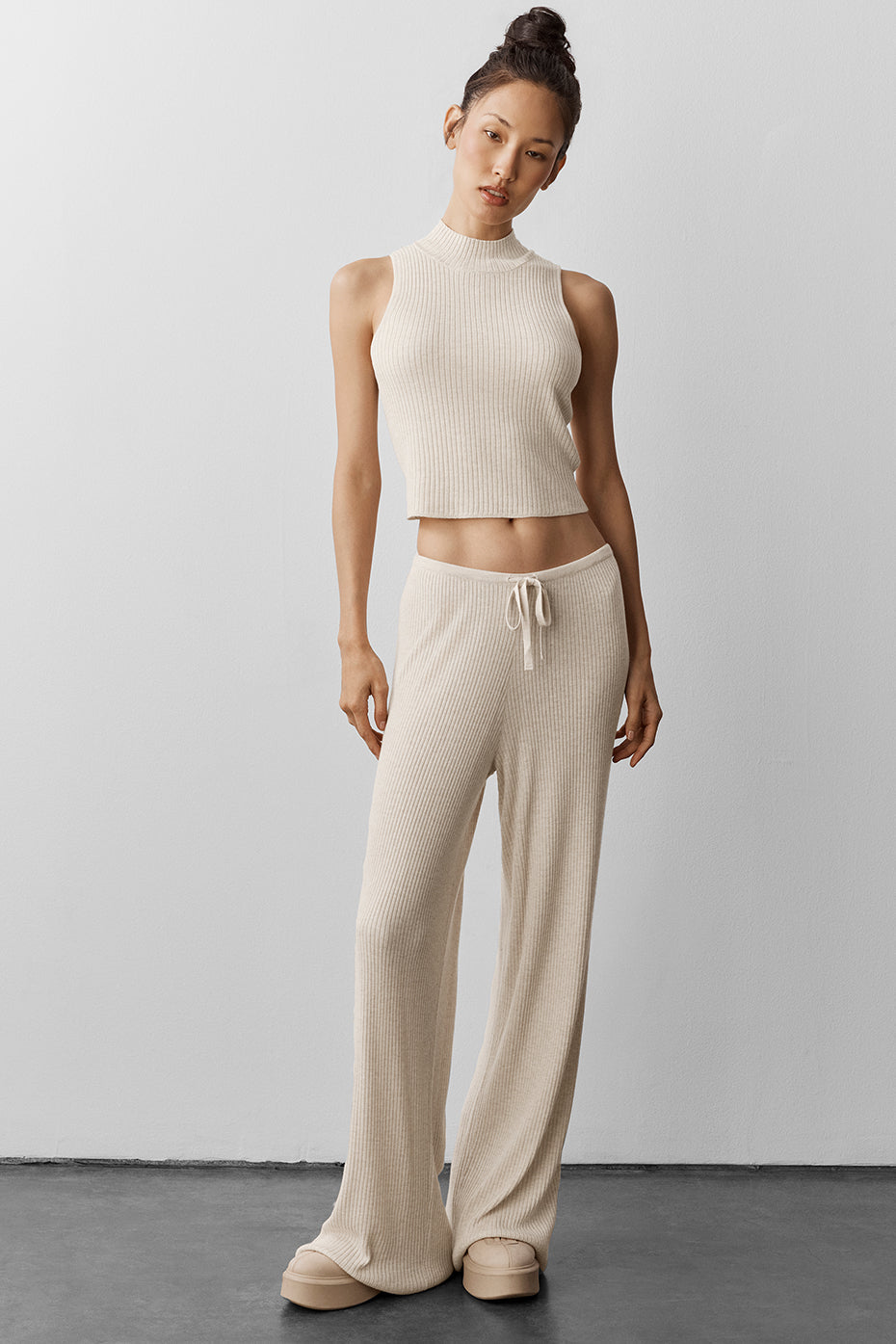 Alo Yoga Women'S Sweater Knit Unwind Sleeveless Top