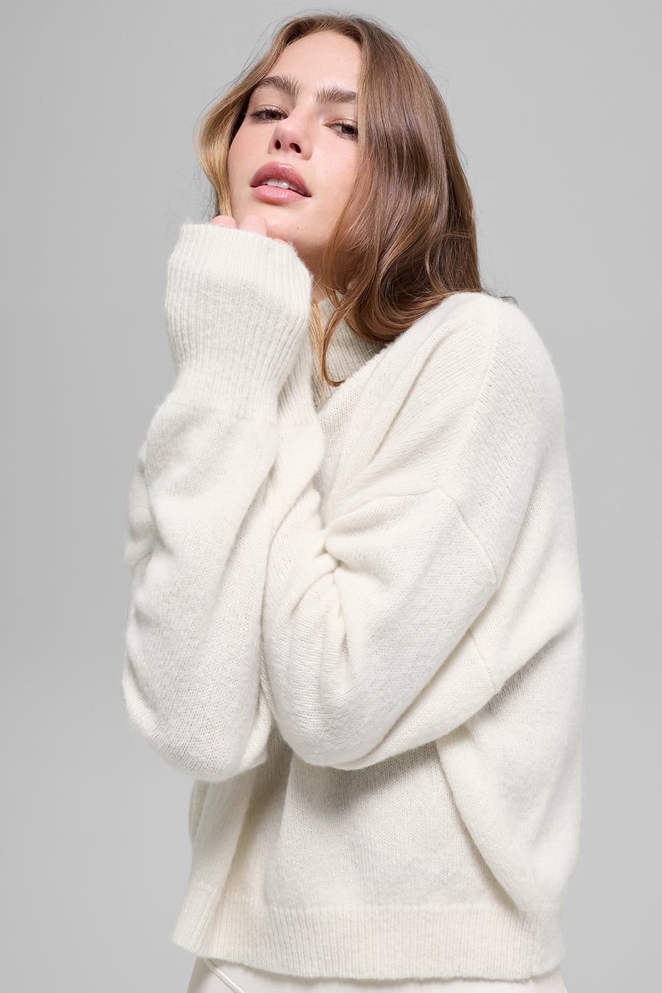 Alo Yoga Women'S Wool Cashmere Cropped New Class Turtleneck Sweater