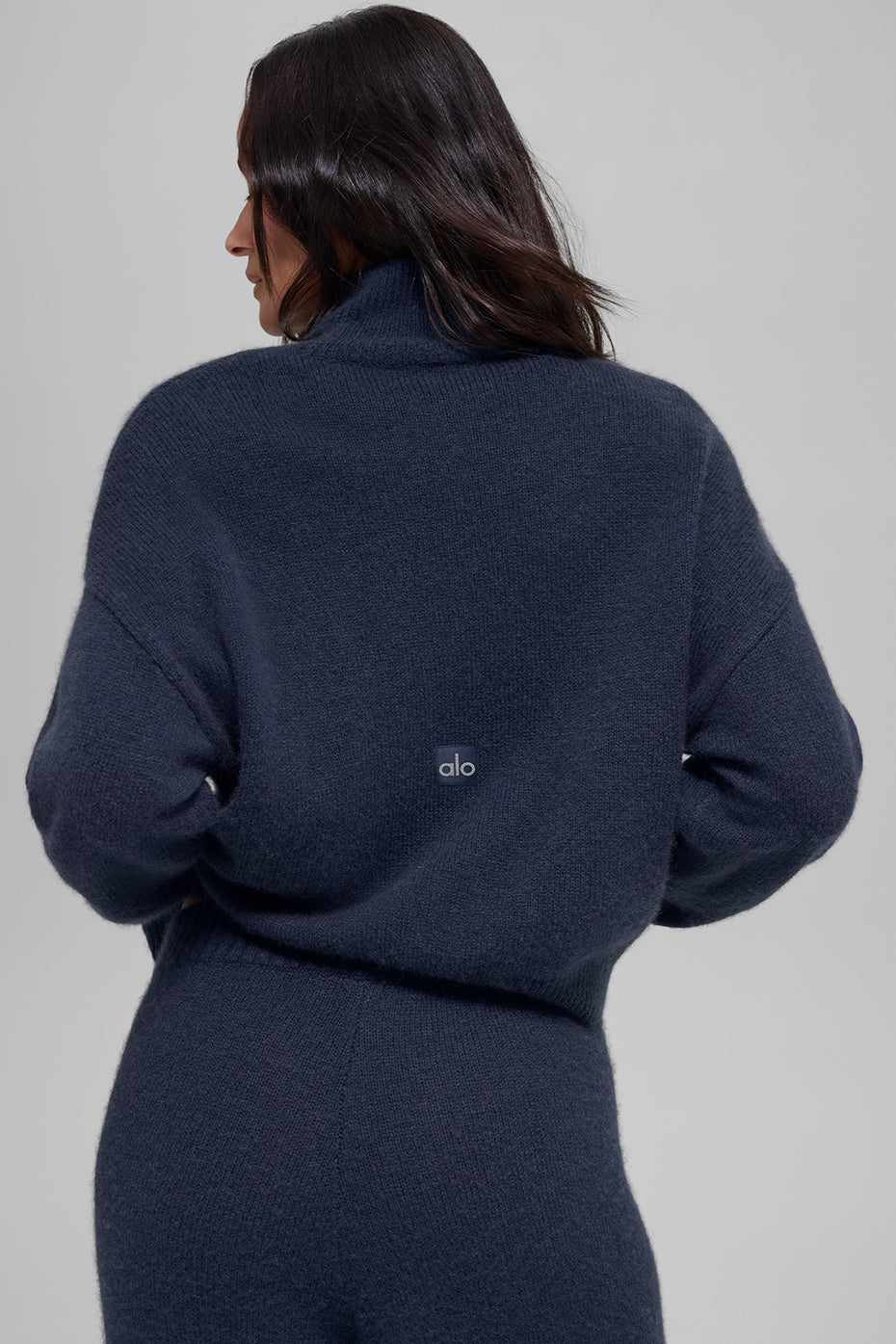 Alo Yoga Women'S Wool Cashmere Cropped New Class Turtleneck Sweater