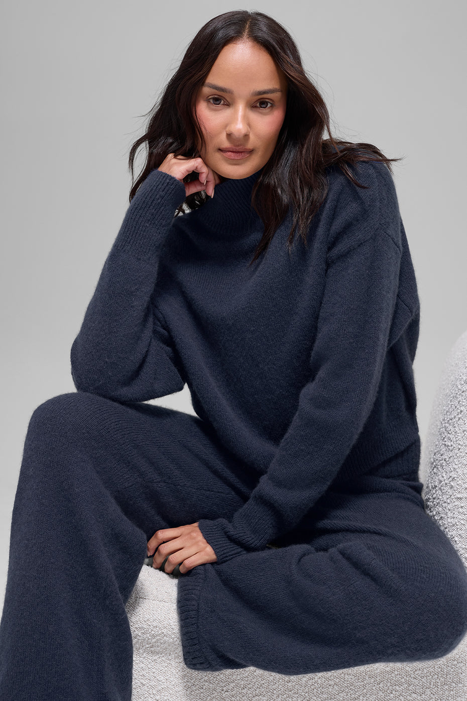 Alo Yoga Women'S Wool Cashmere Cropped New Class Turtleneck Sweater