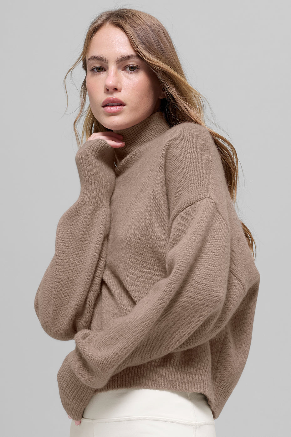 Alo Yoga Women'S Wool Cashmere Cropped New Class Turtleneck Sweater