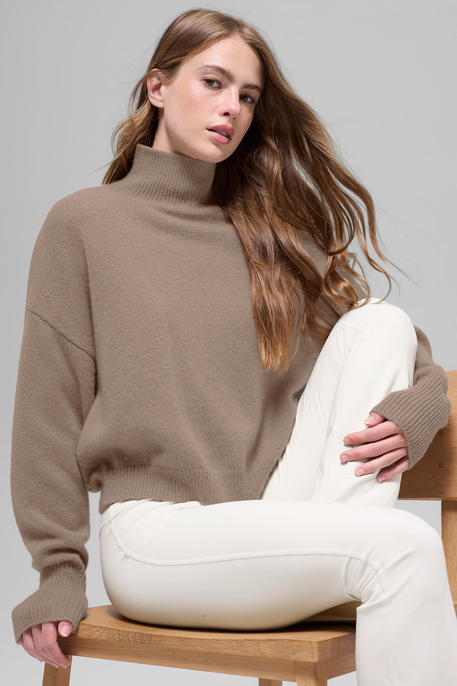 Alo Yoga Women'S Wool Cashmere Cropped New Class Turtleneck Sweater