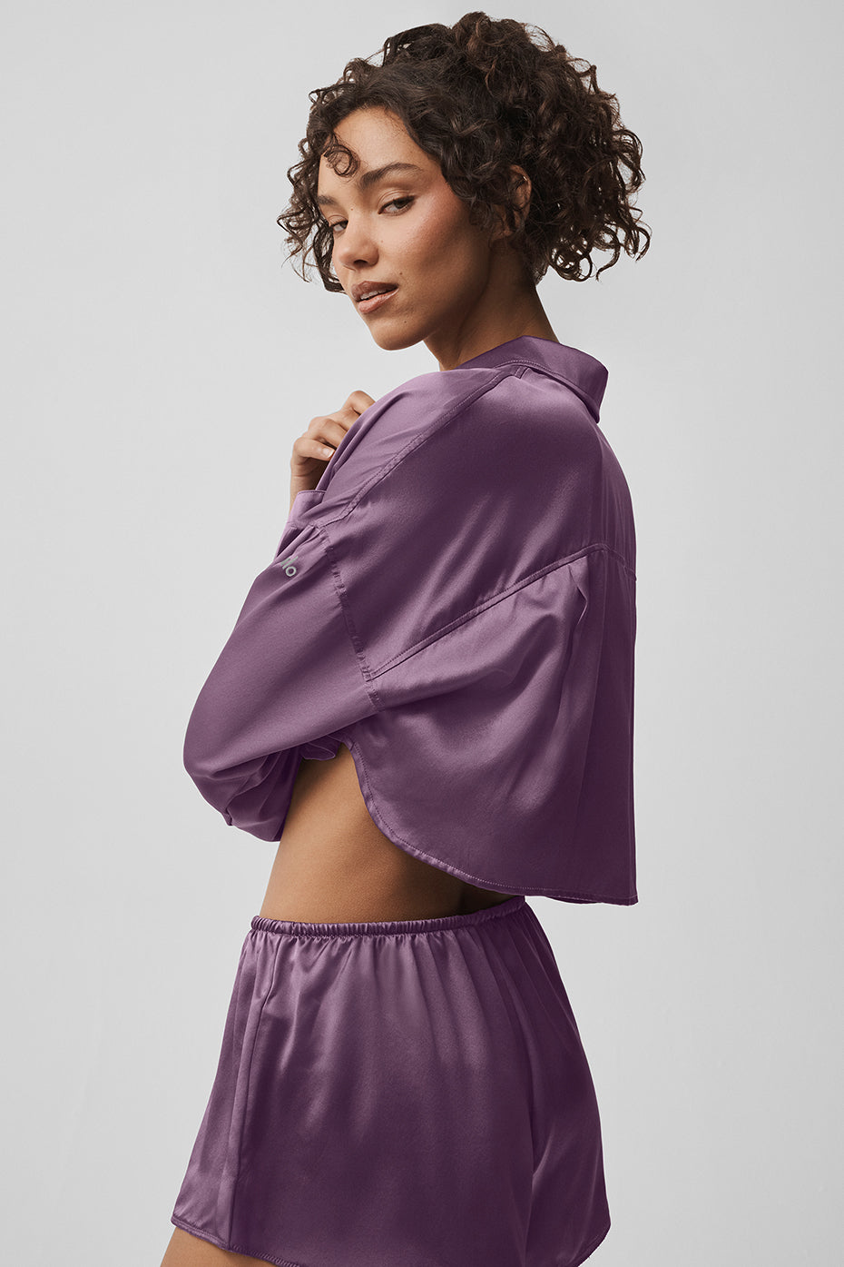 Alo Yoga Women'S Silk Luminous Cropped Button Down Long Sleeve
