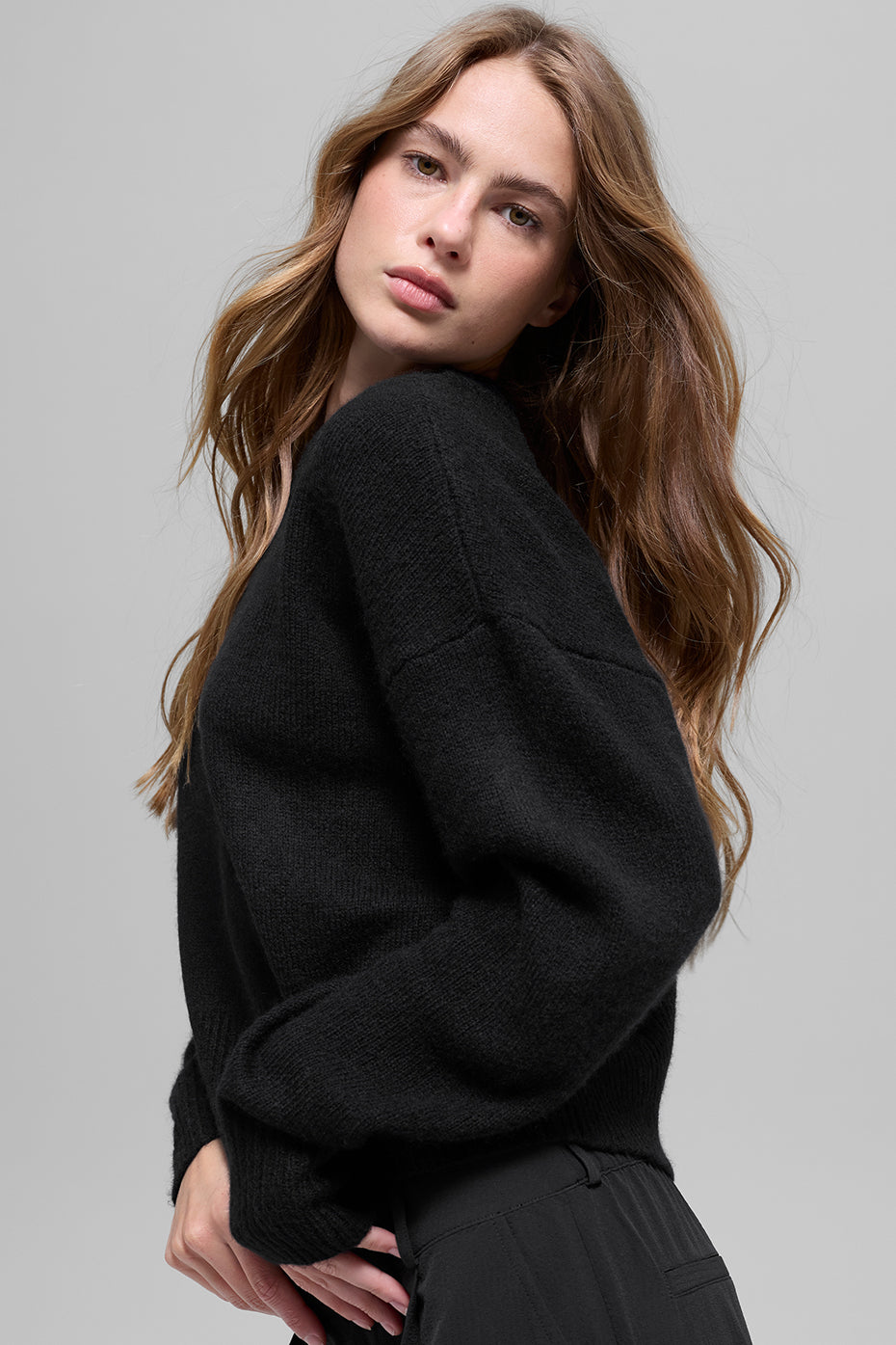 Alo Yoga Women'S Wool Cashmere Cropped New Class Crewneck Sweater