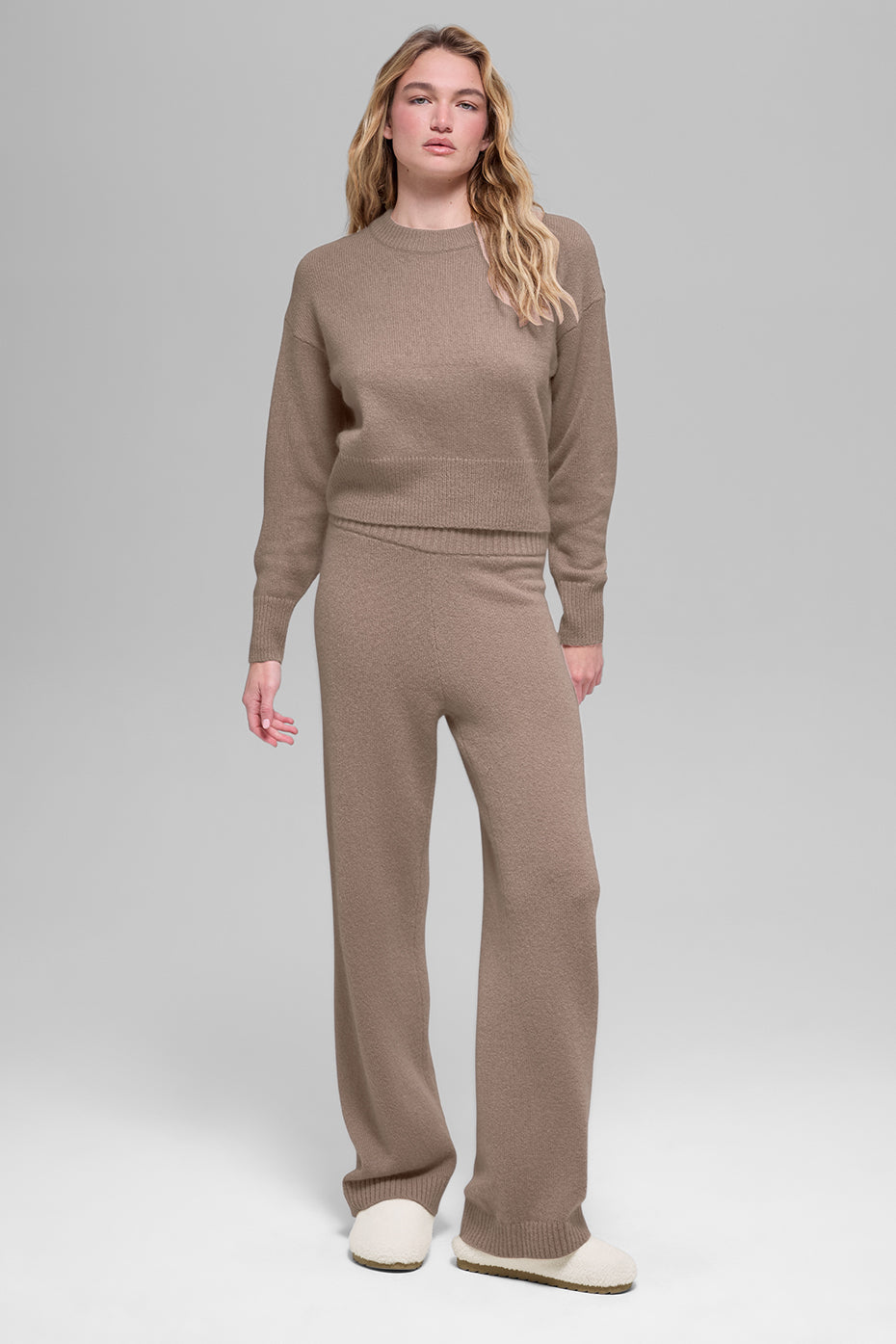 Alo Yoga Women'S Wool Cashmere Cropped New Class Crewneck Sweater