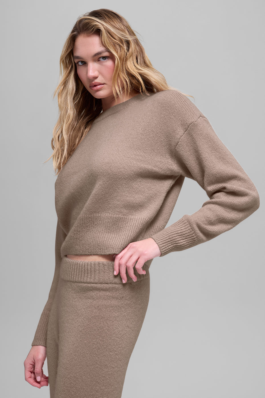 Alo Yoga Women'S Wool Cashmere Cropped New Class Crewneck Sweater
