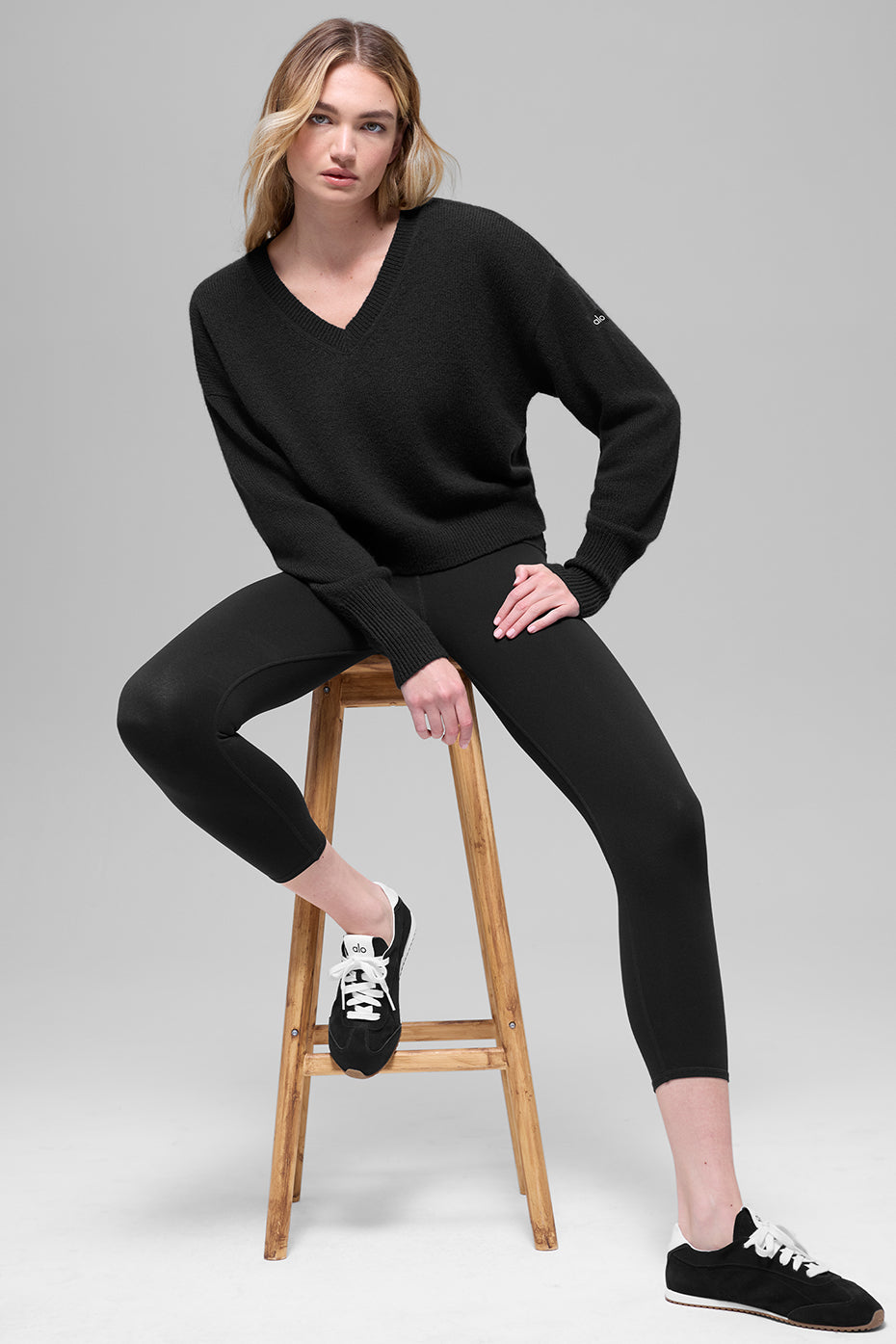 Alo Yoga Women'S Wool Cashmere Cropped New Class V-Neck Sweater